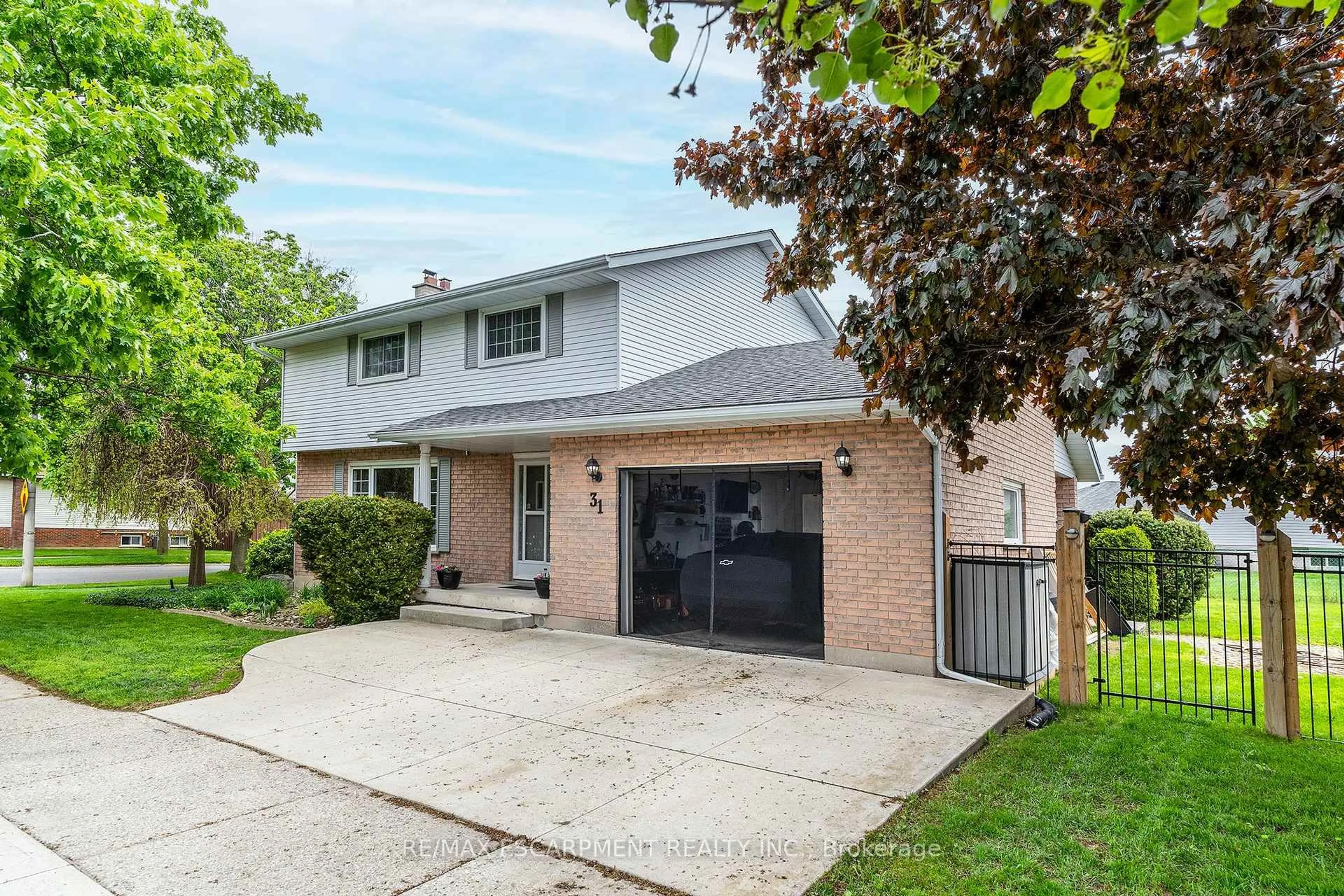 Home with vinyl exterior material, street for 31 Blackfriar Lane, Brantford Ontario N3R 7M2