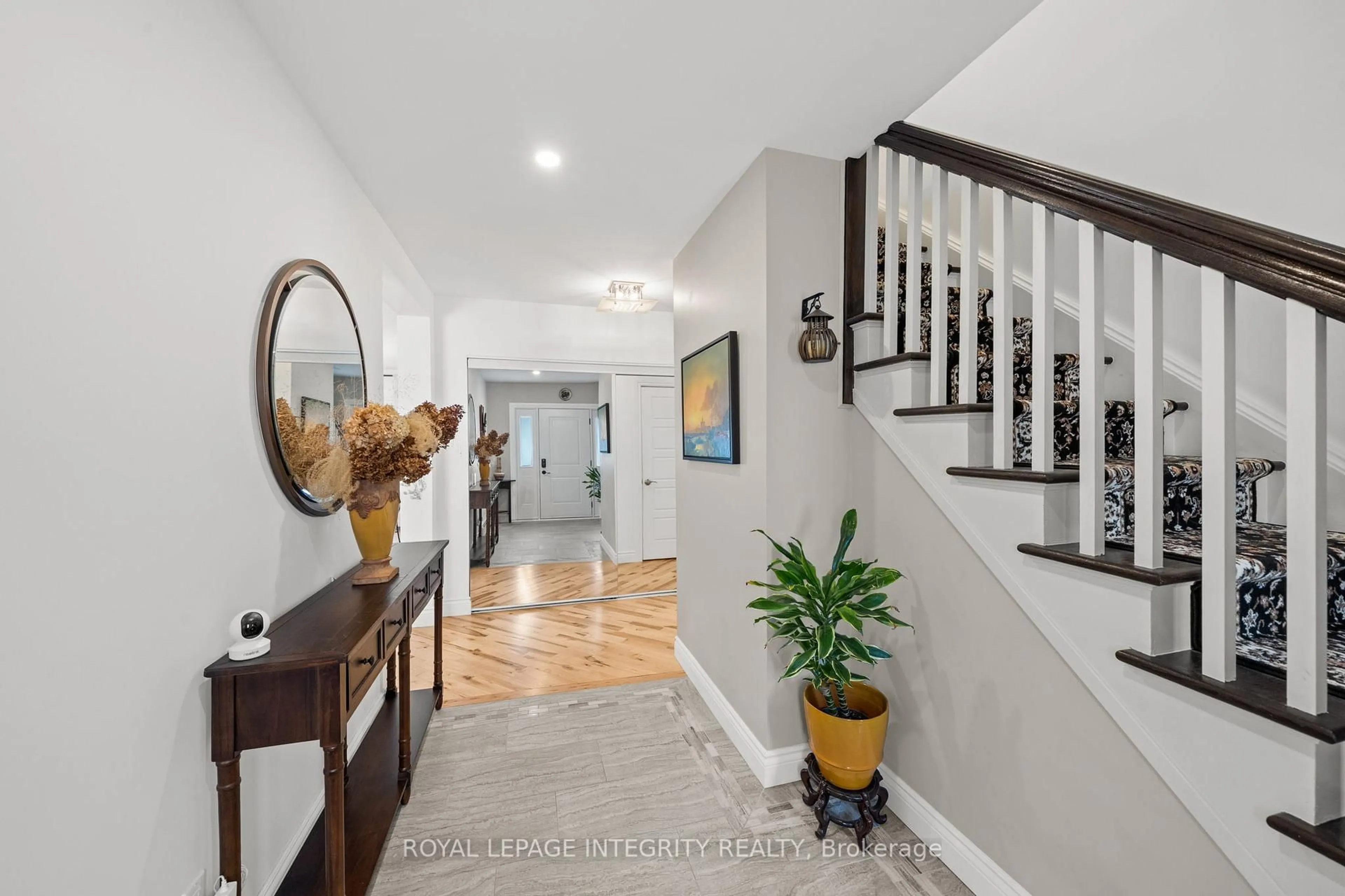 Indoor entryway for 45 Goulburn Ave, Ottawa Ontario K1N 8C7