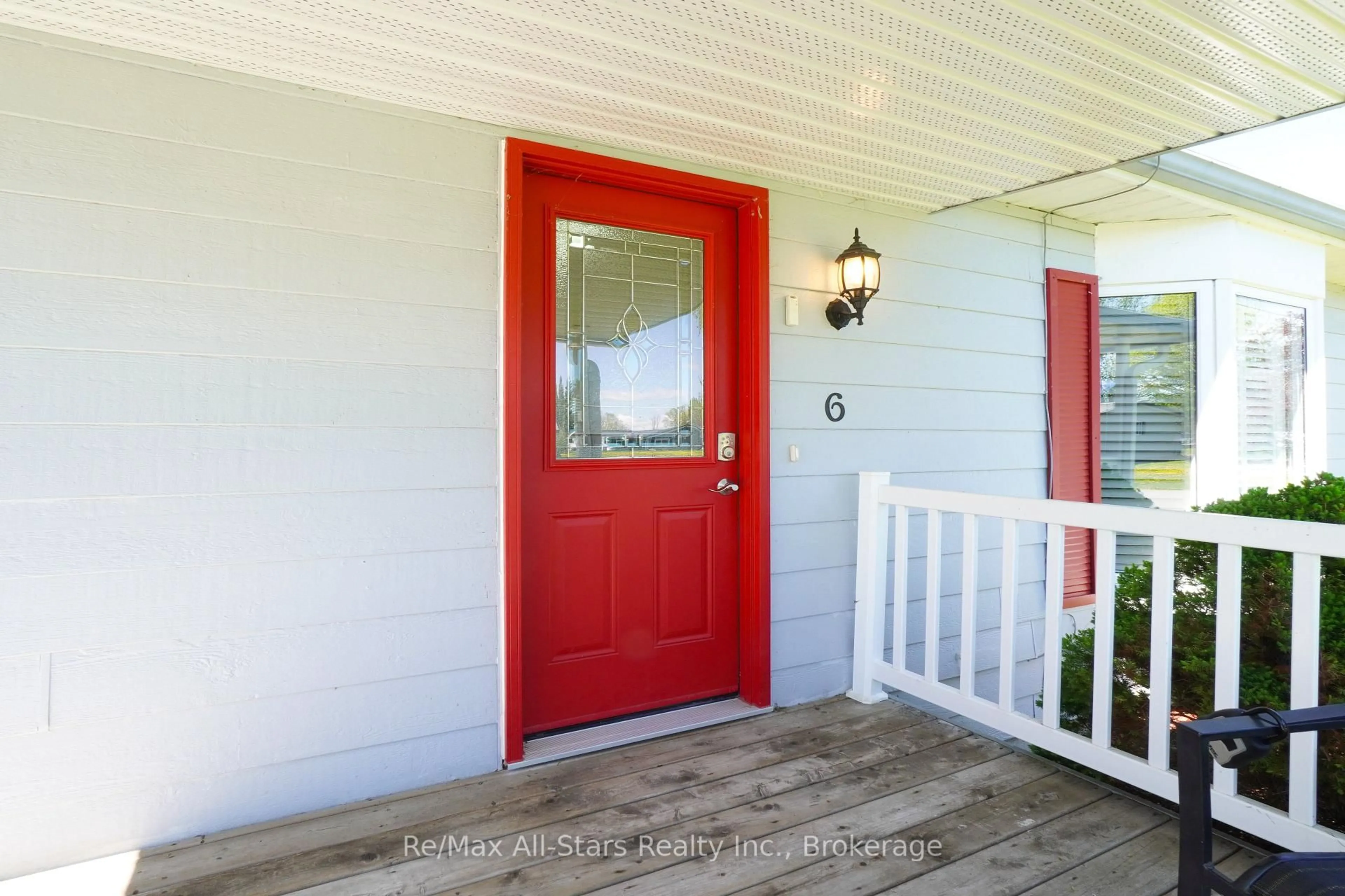 Indoor entryway for 6 Vista Dr, Kawartha Lakes Ontario K9V 4R1