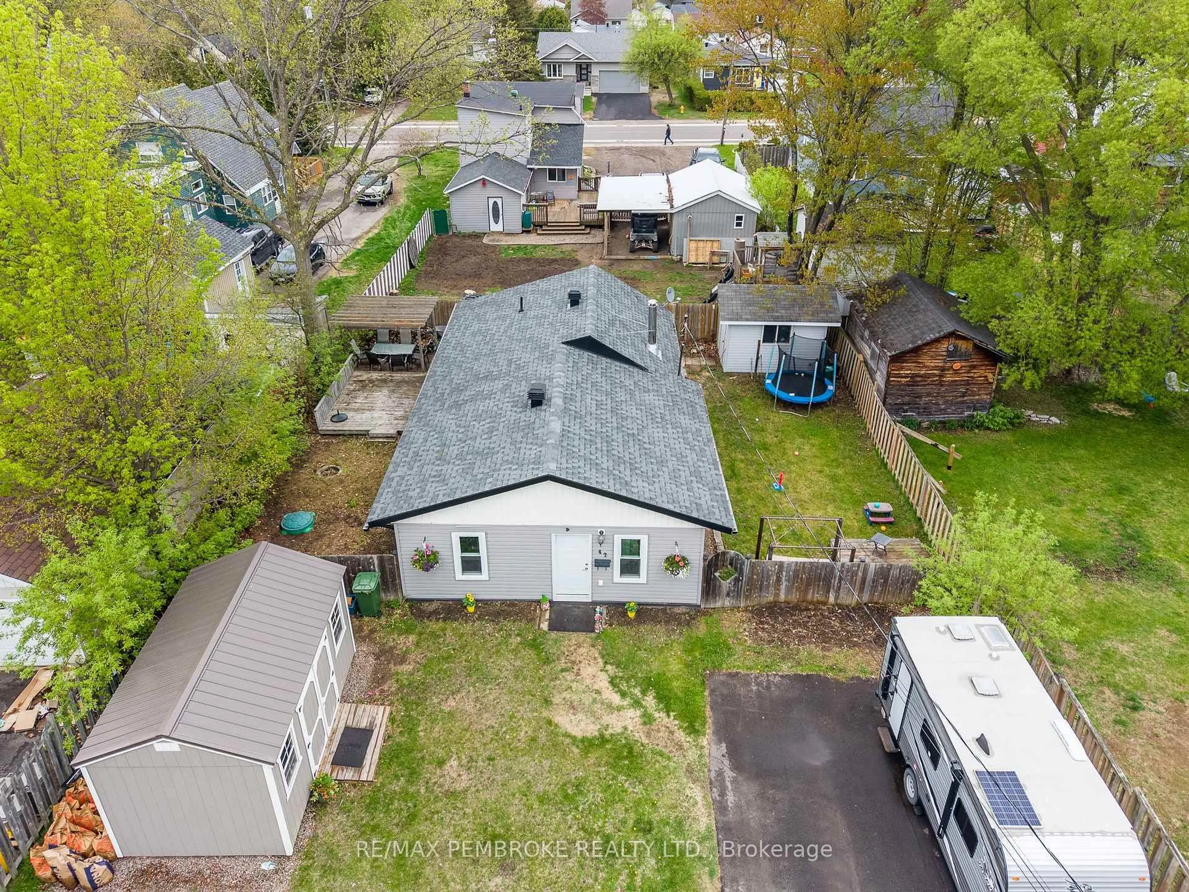 A pic from outside/outdoor area/front of a property/back of a property/a pic from drone, street for 42 SELKIRK St, Petawawa Ontario K8H 1P2