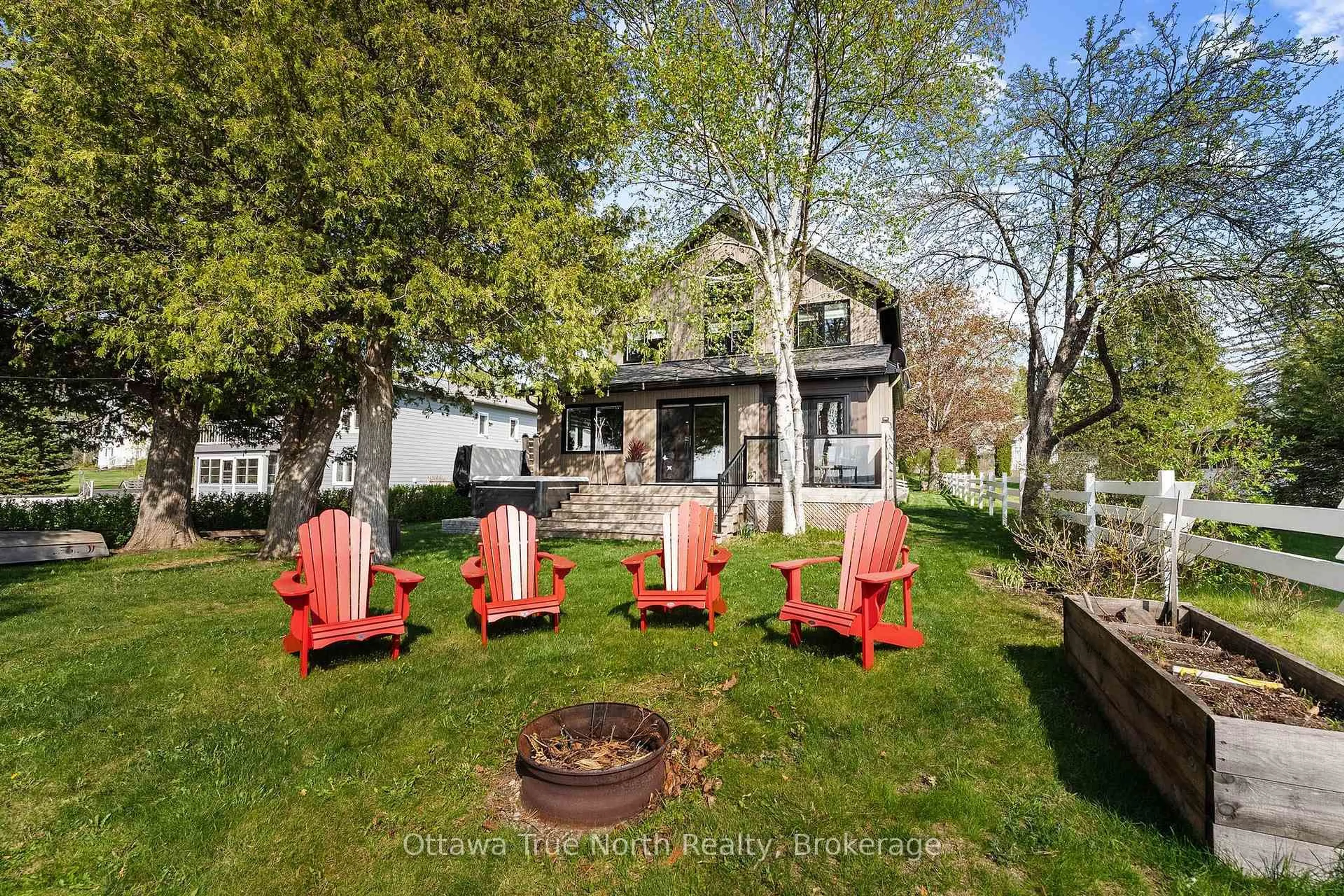 Patio, unknown for 1018 MacNabb Rd, Calabogie Ontario K0J 1H0