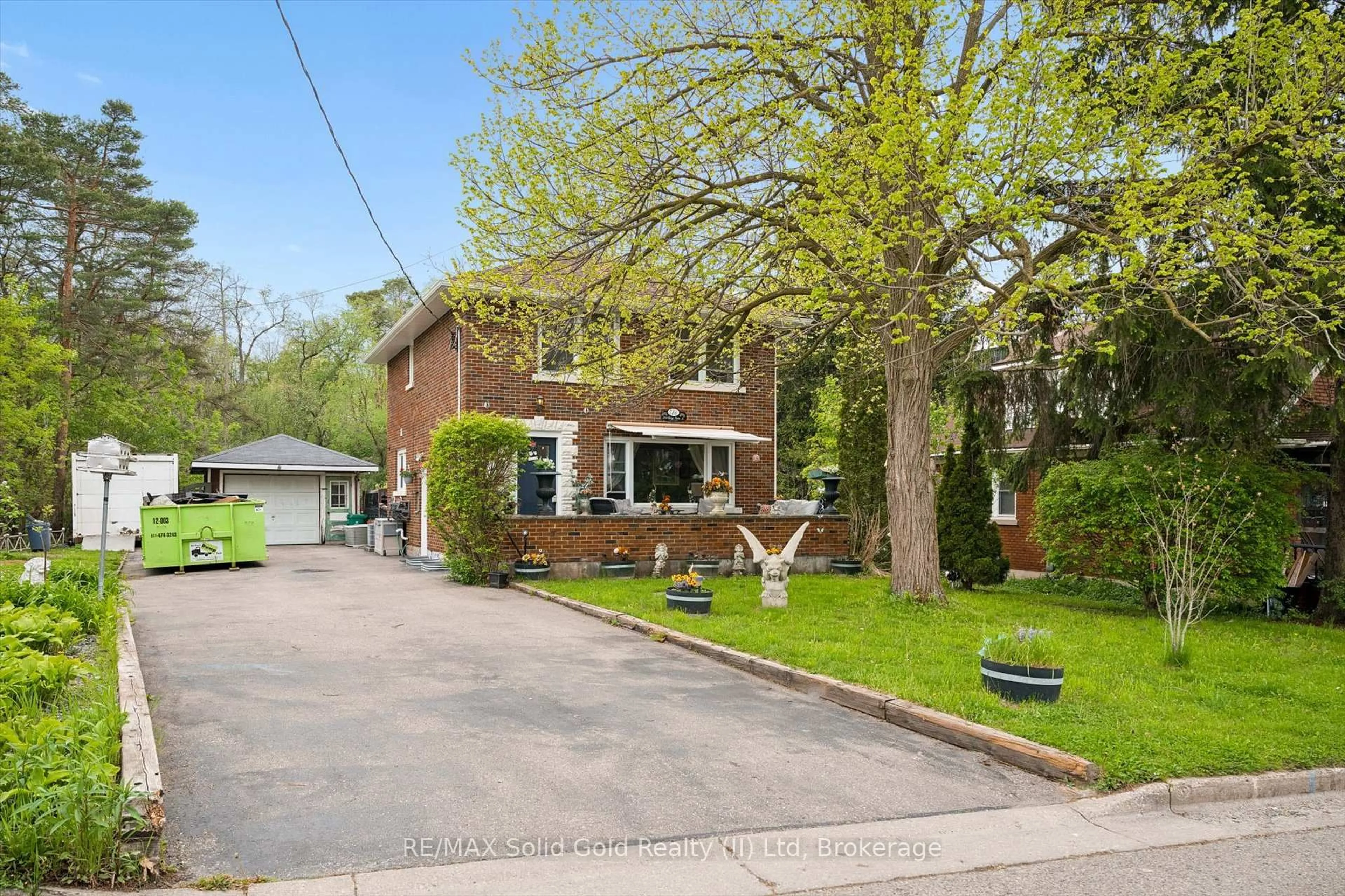 A pic from outside/outdoor area/front of a property/back of a property/a pic from drone, street for 786 Stirling Ave, Kitchener Ontario N2M 3K3