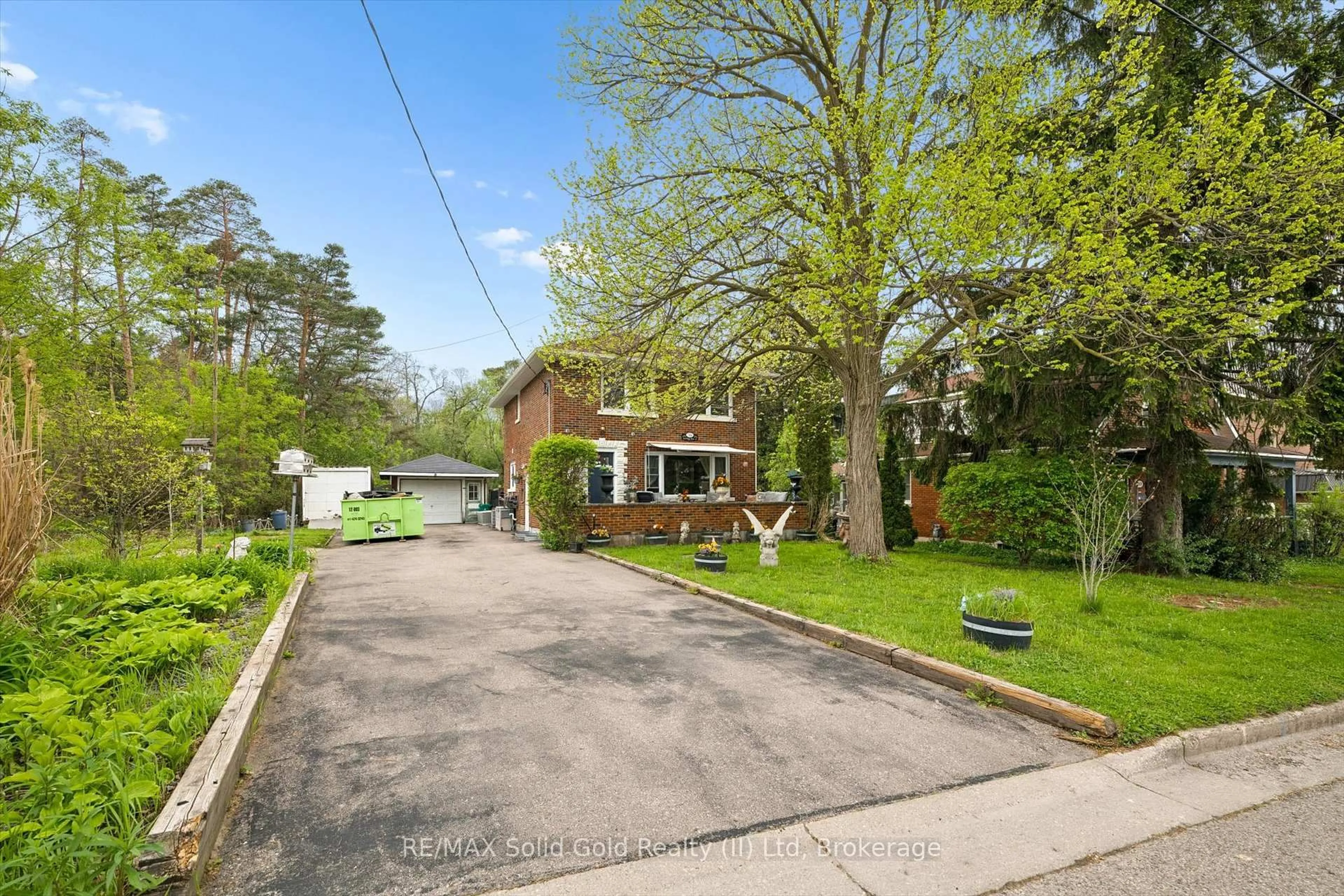 A pic from outside/outdoor area/front of a property/back of a property/a pic from drone, street for 786 Stirling Ave, Kitchener Ontario N2M 3K3