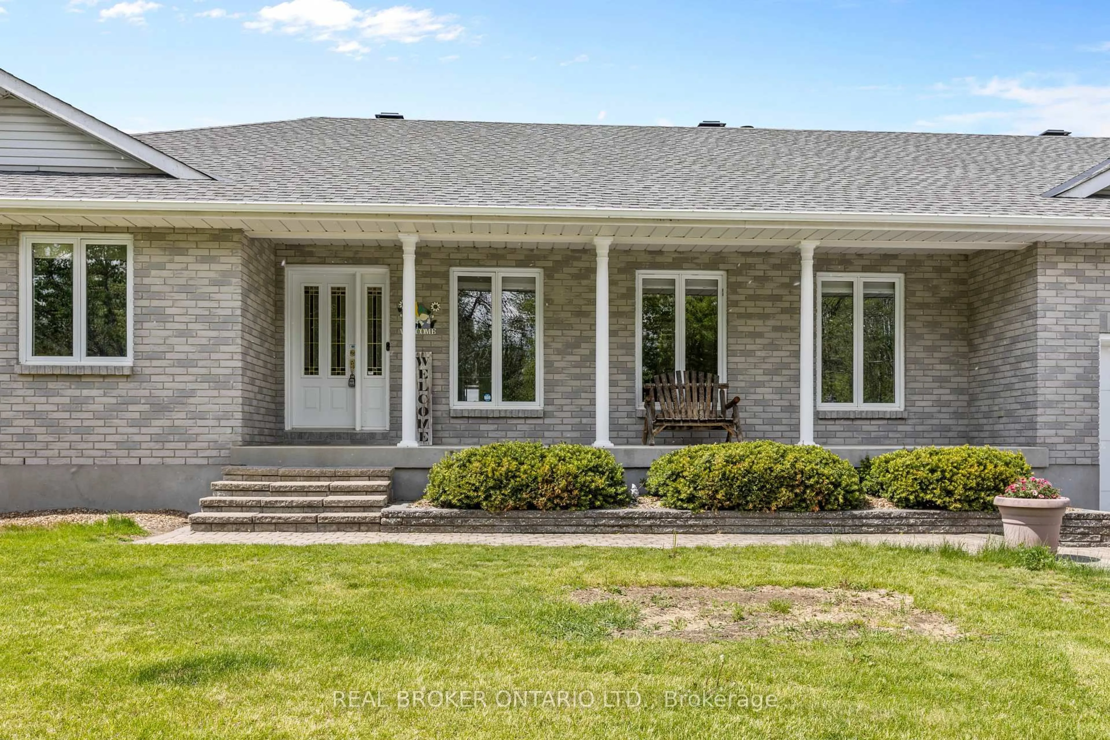 Home with brick exterior material, street for 6451 Ottawa St, Richmond Ontario K0A 2Z0