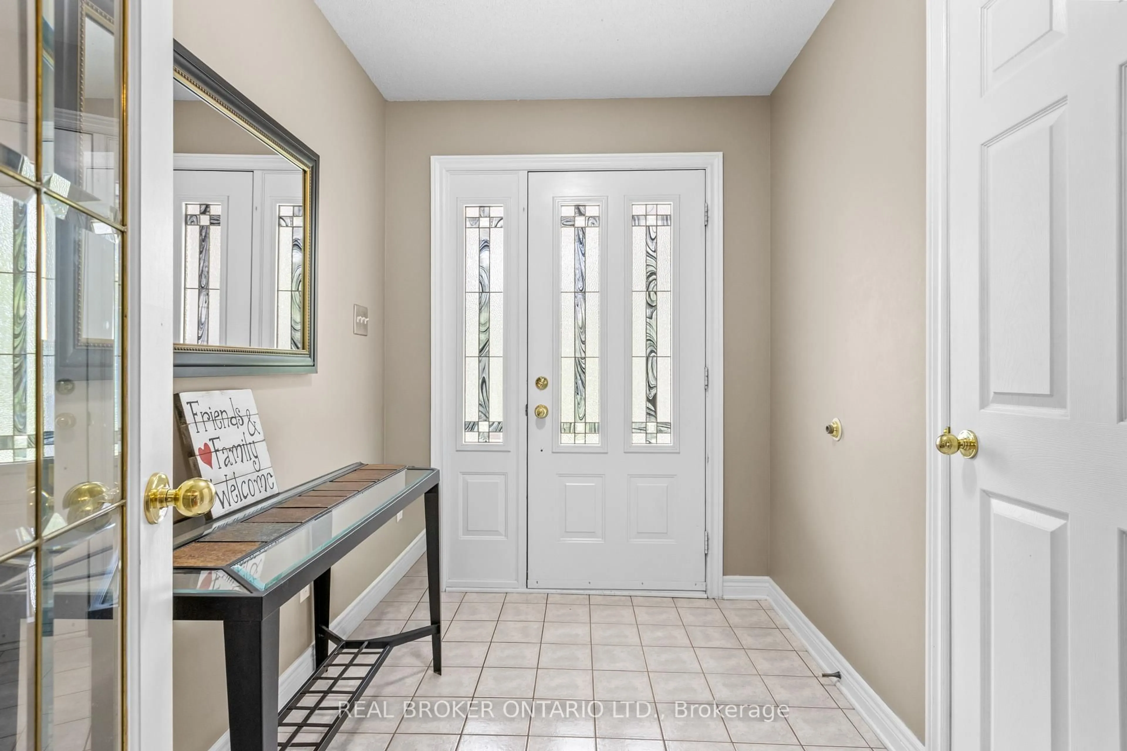 Indoor entryway for 6451 Ottawa St, Richmond Ontario K0A 2Z0