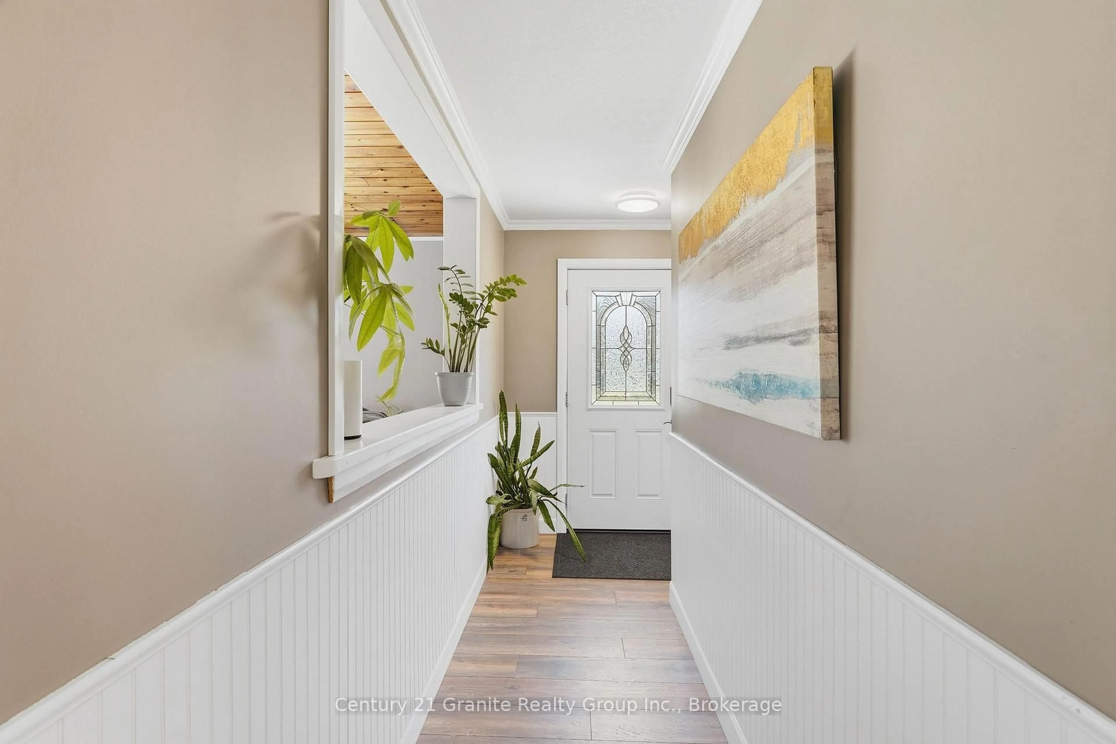 Indoor entryway for 1373 Eagle Lake Rd, Dysart et al Ontario K0M 1S0