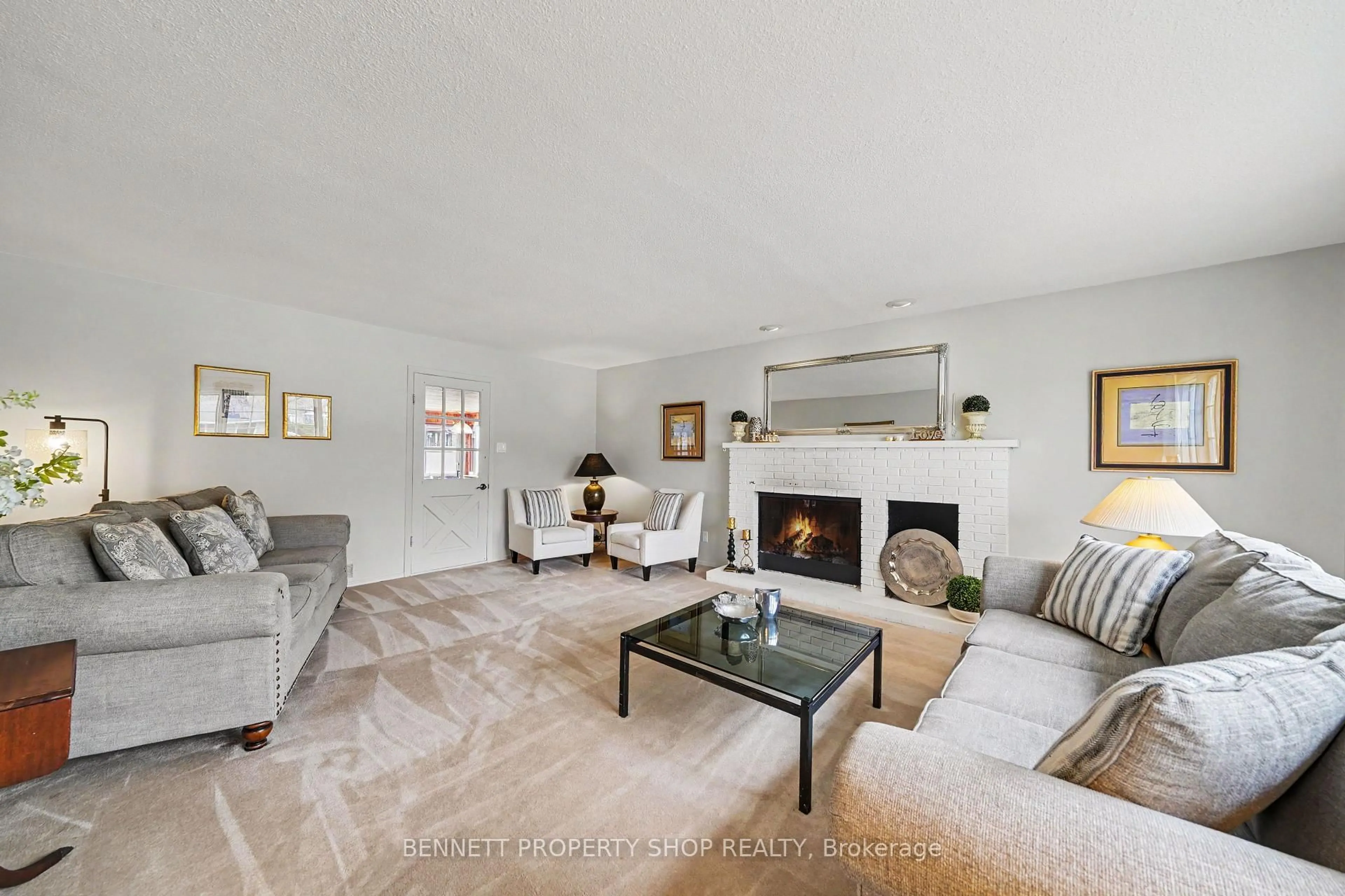 Living room with furniture, unknown for 580 Blanchard Cres, Ottawa Ontario K1V 7B8