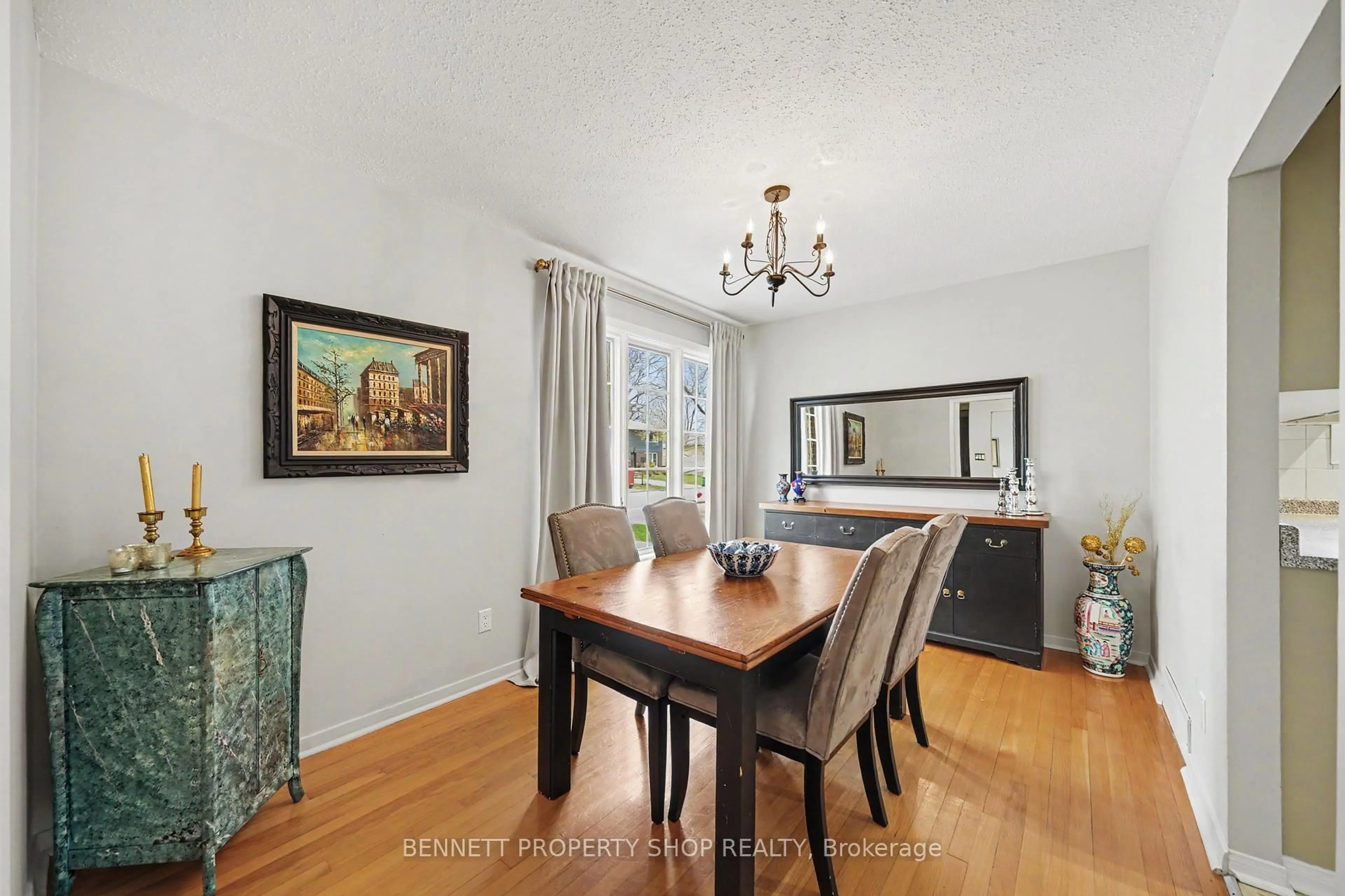 Dining room, wood/laminate floor for 580 Blanchard Cres, Ottawa Ontario K1V 7B8
