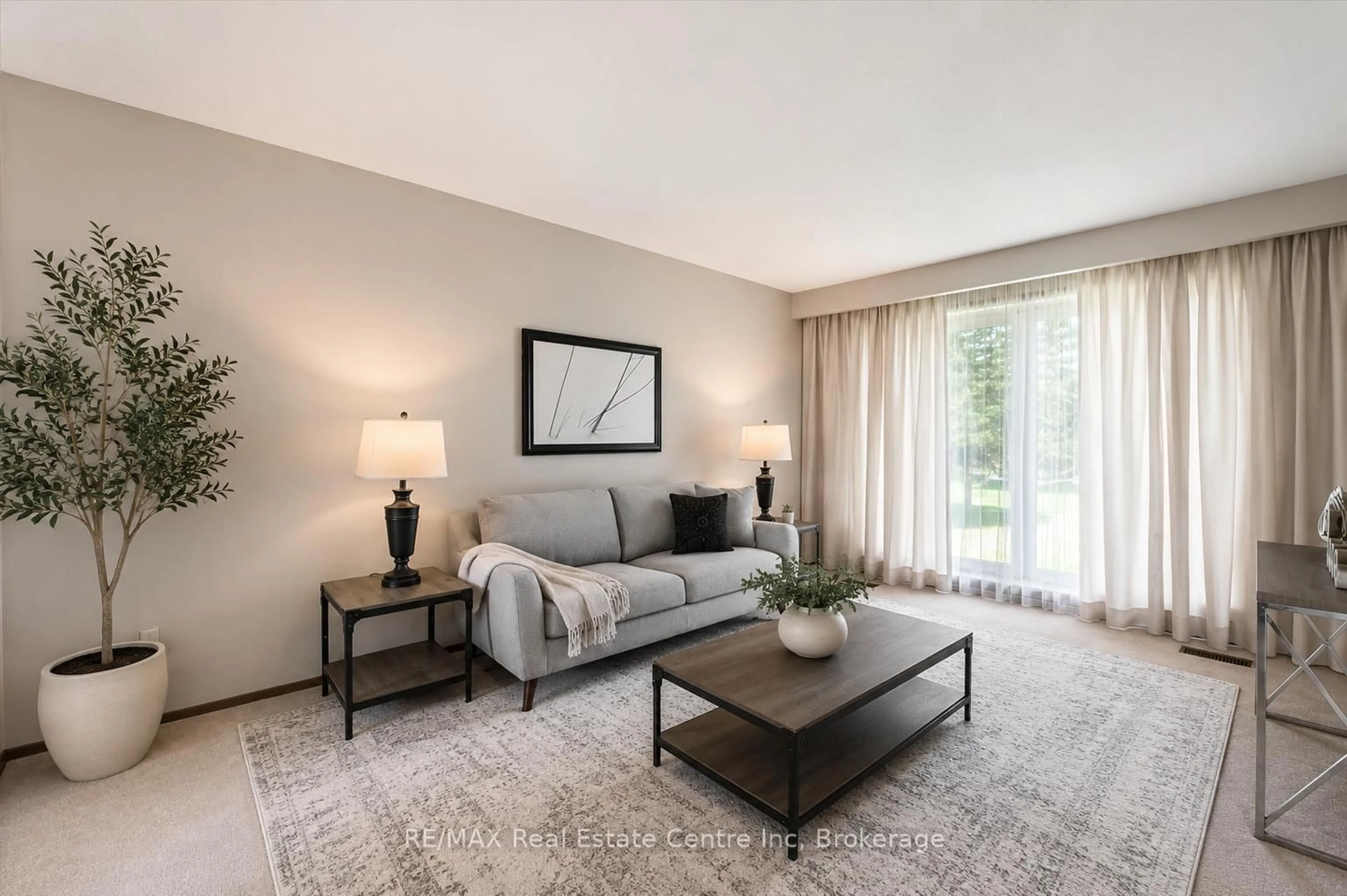 Living room with furniture, unknown for 17 Glenda Crt, Guelph Ontario N1H 6V6