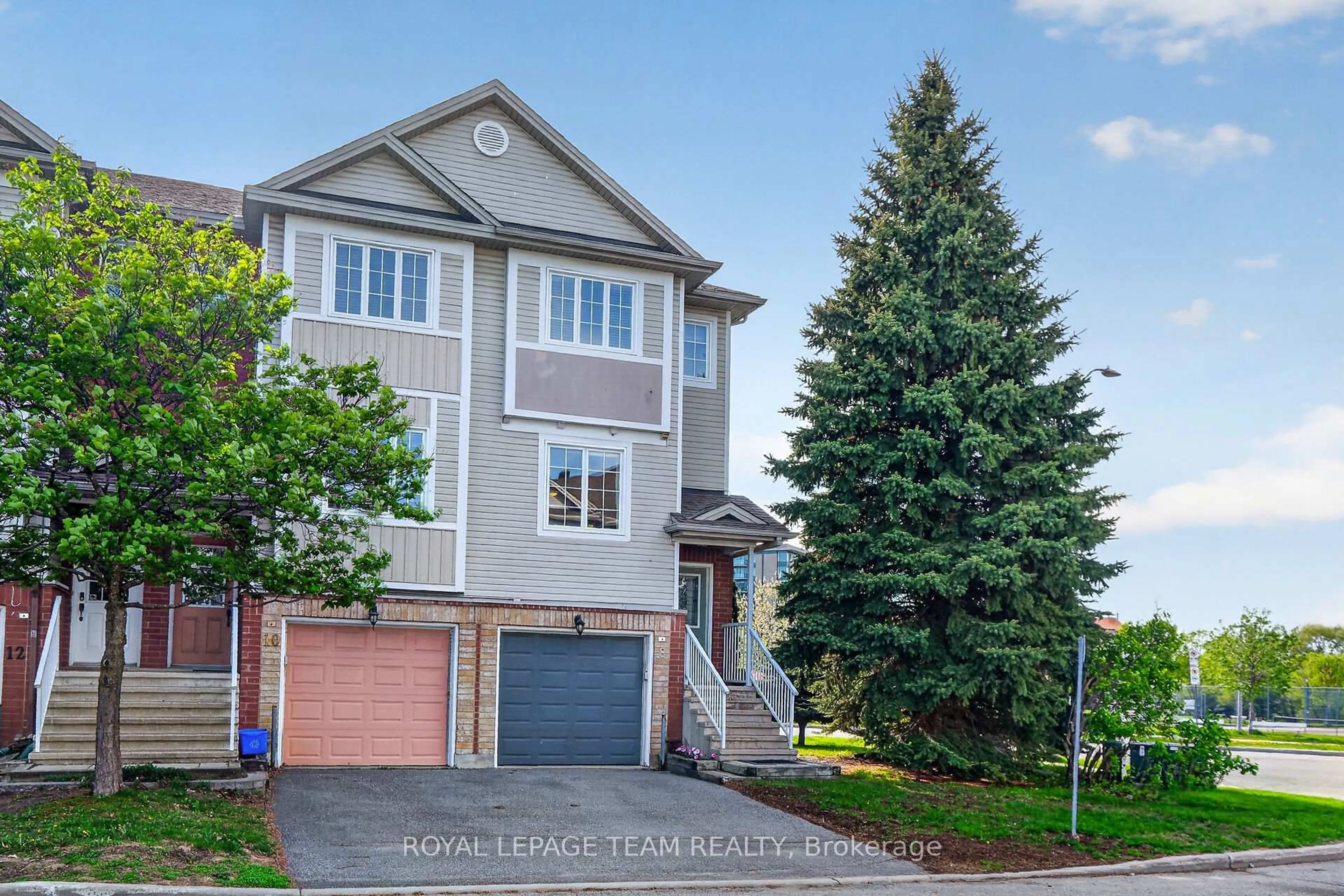 Home with vinyl exterior material, street for 8 Manhattan Cres, Ottawa Ontario K2C 4B4