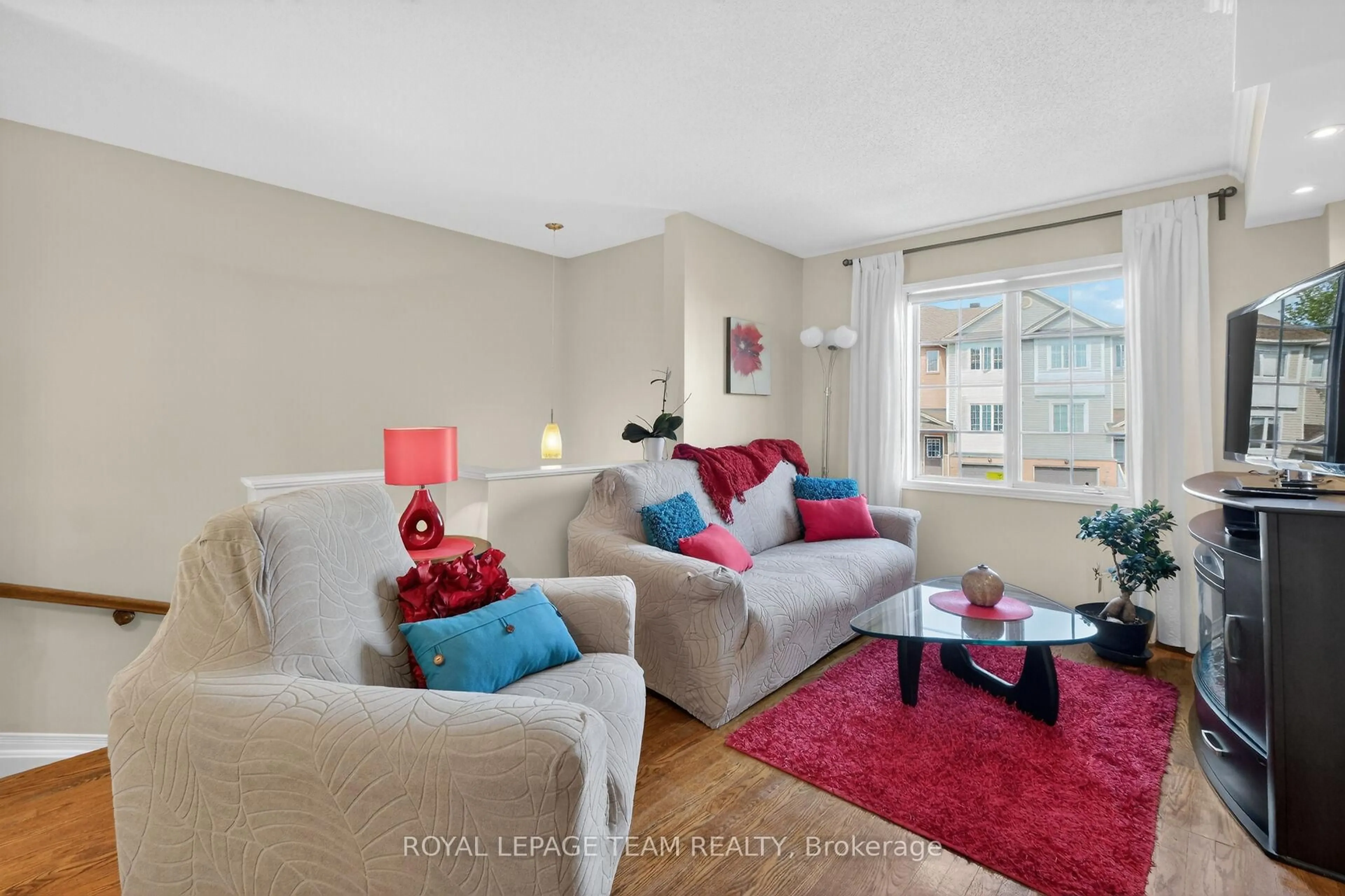 Living room with furniture, unknown for 8 Manhattan Cres, Ottawa Ontario K2C 4B4