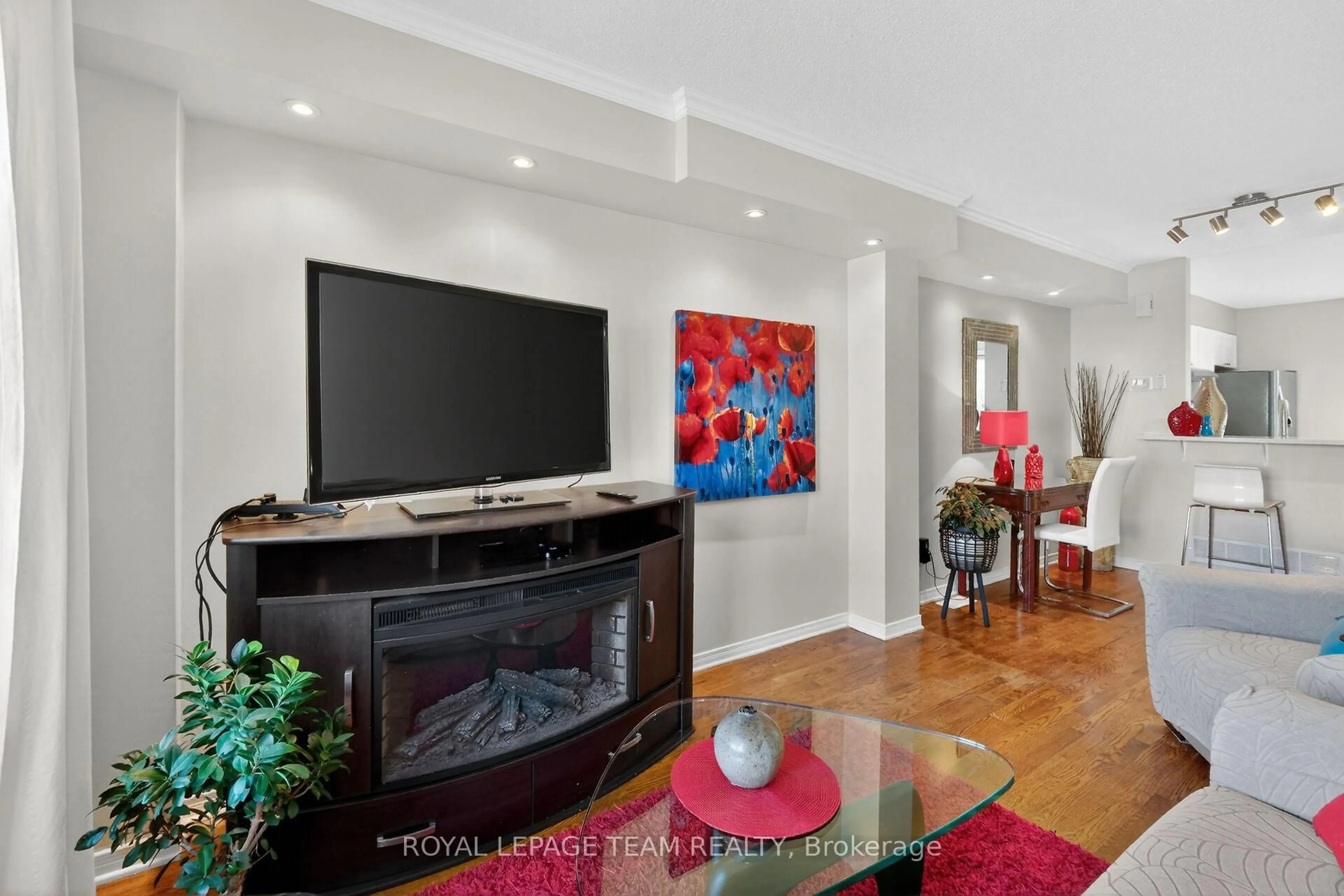 Home theater for 8 Manhattan Cres, Ottawa Ontario K2C 4B4