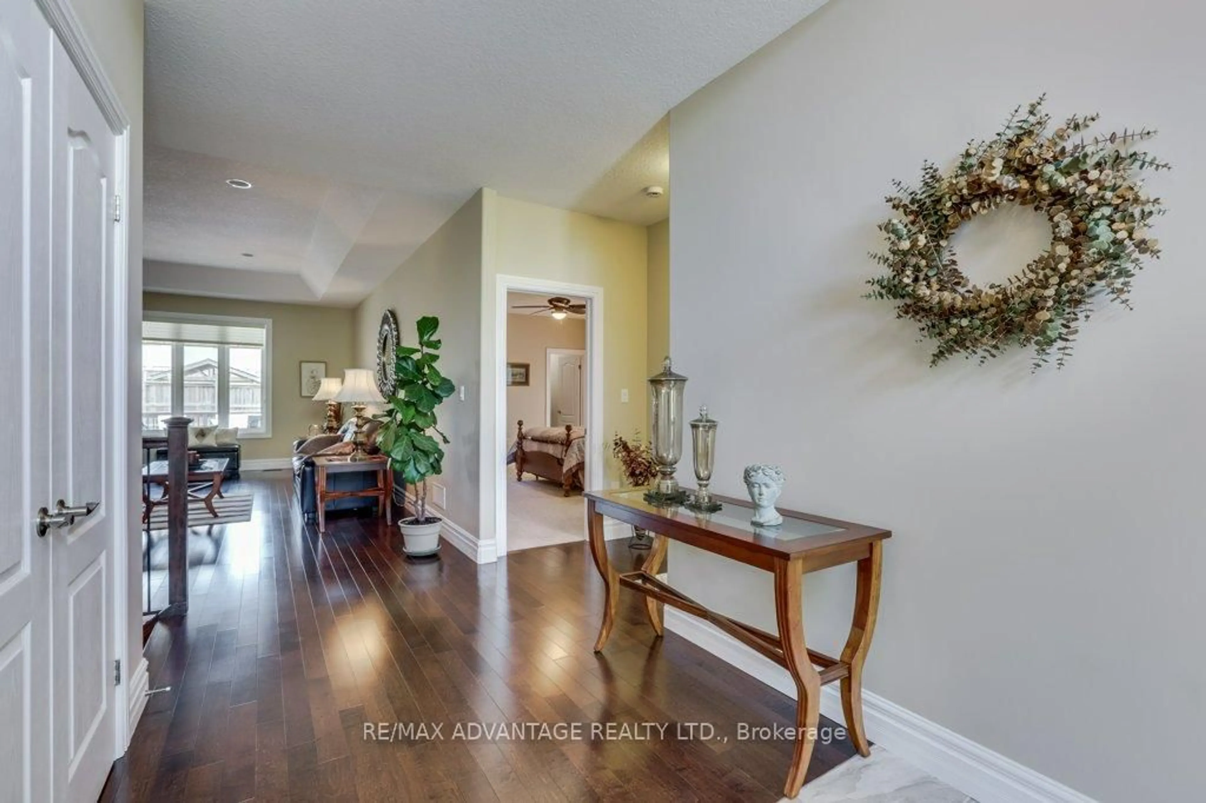 Indoor entryway for 982 Medway Park Dr, London North Ontario N6G 0K7