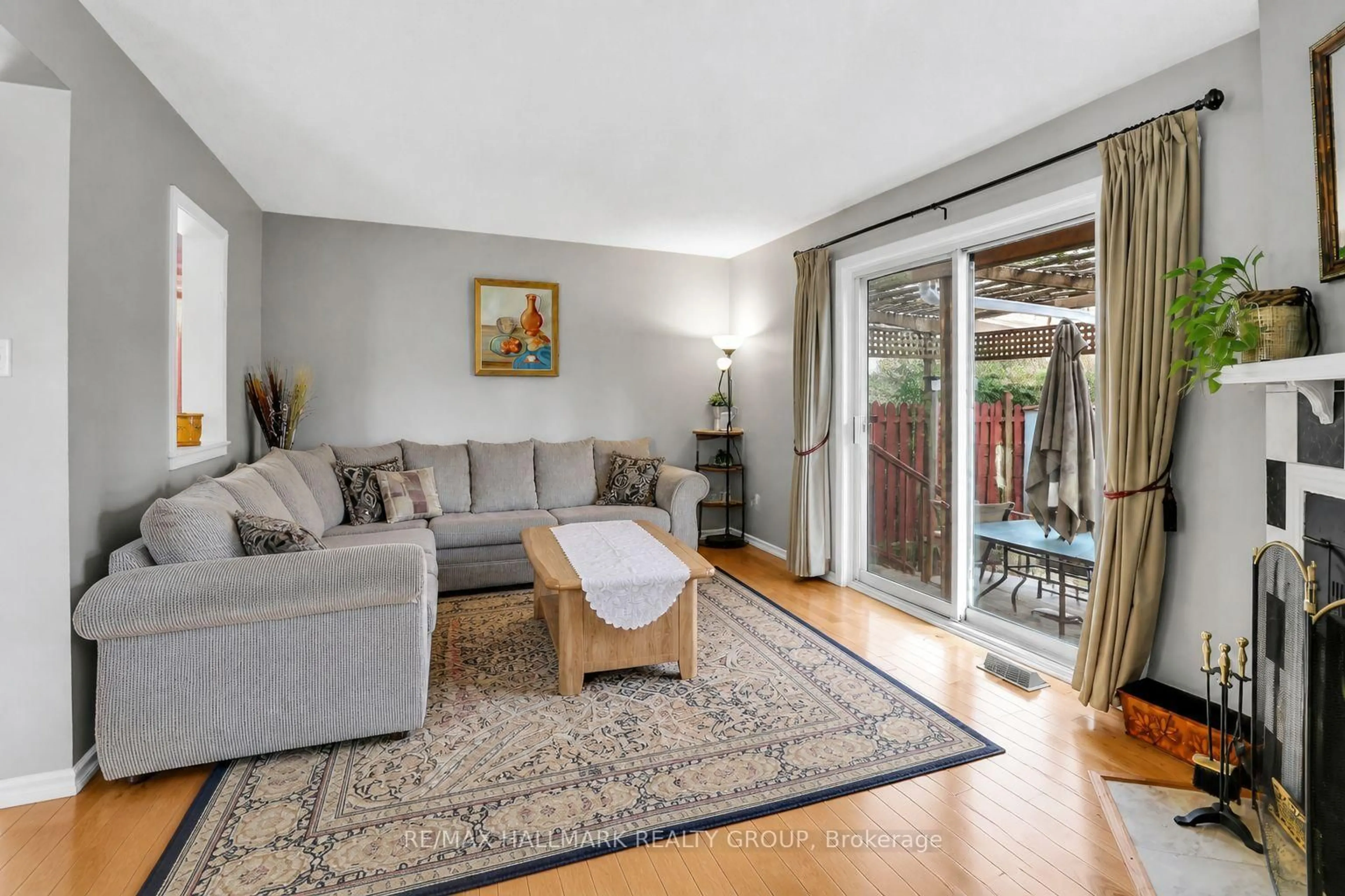 Living room with furniture, unknown for 730 Malibu Terr, Ottawa Ontario K2C 3V1