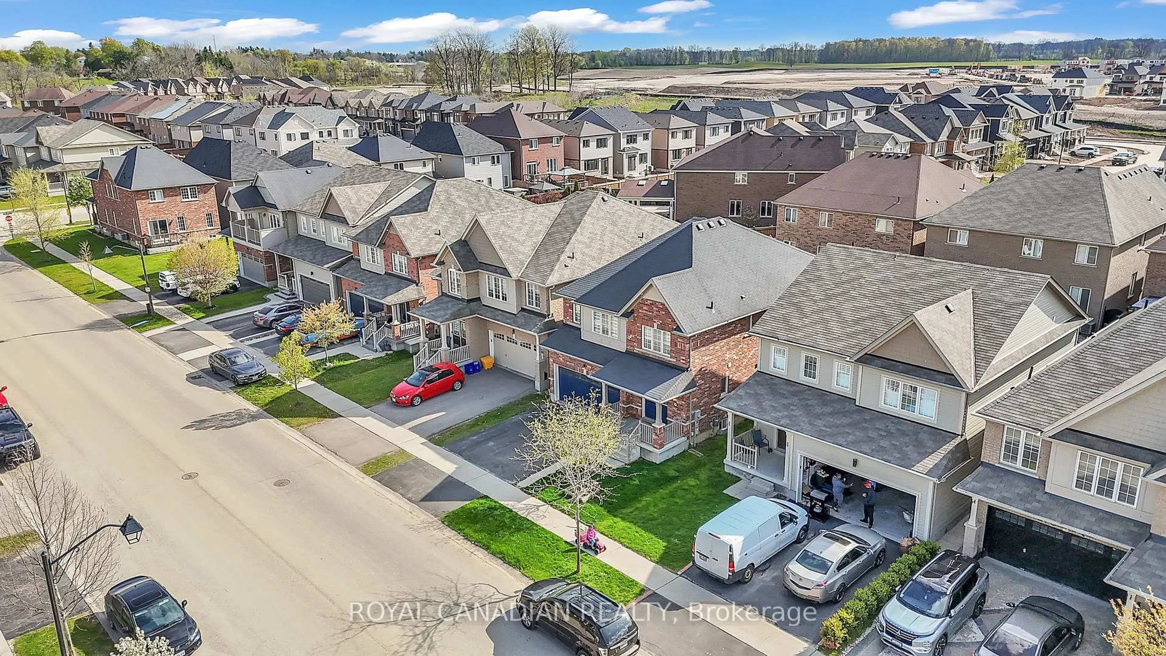 A pic from outside/outdoor area/front of a property/back of a property/a pic from drone, street for 28 Cheevers Rd, Brantford Ontario N3T 0K4