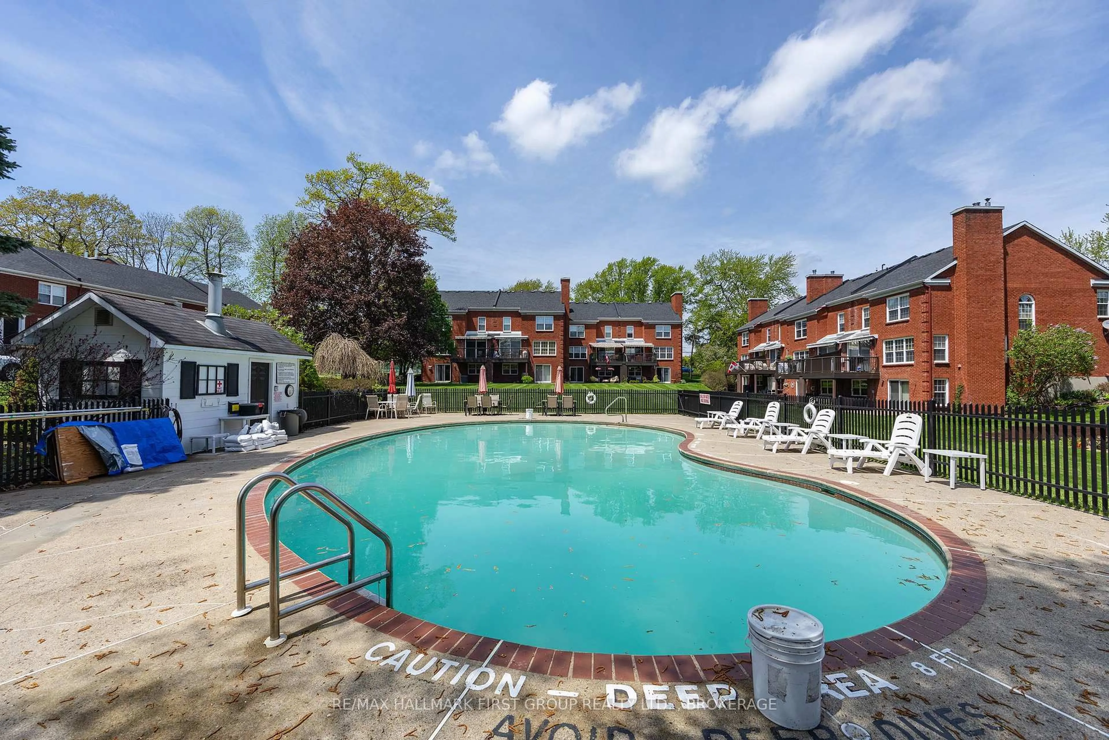 Pool for 15 Country Club Pl, Brockville Ontario K6V 6T7