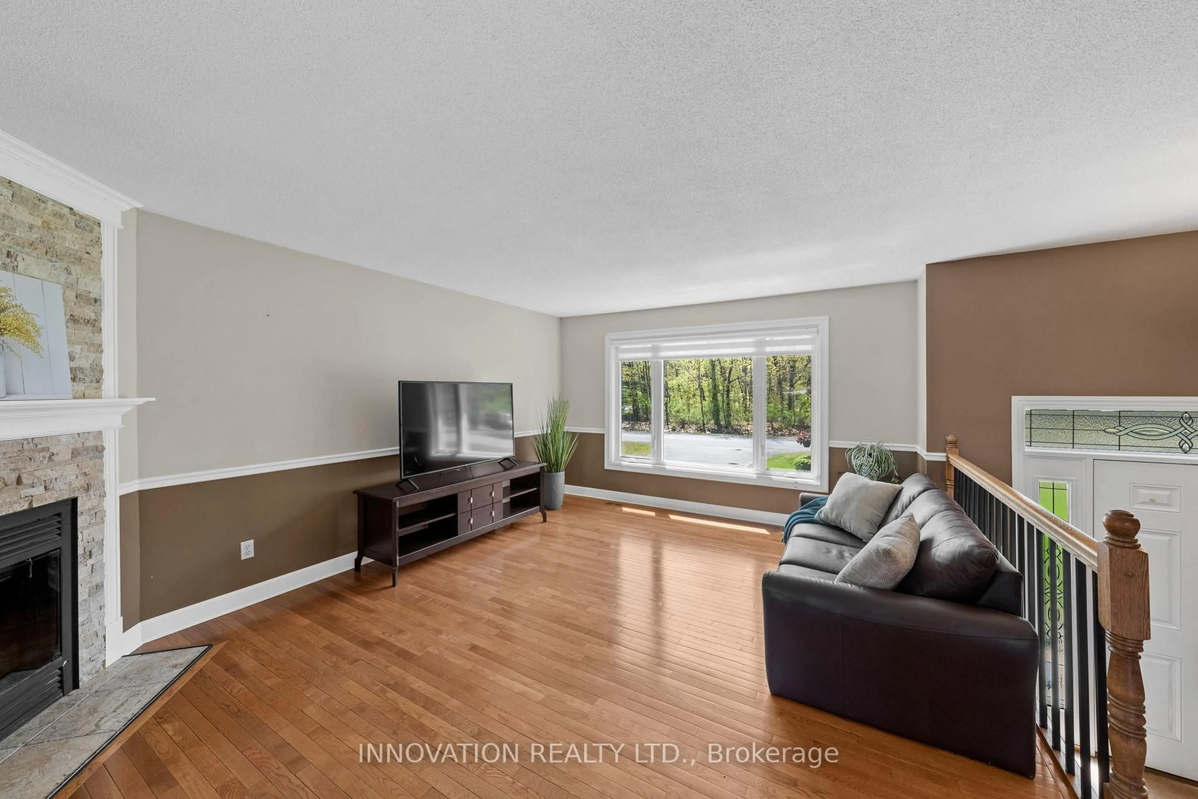 Living room with furniture, wood/laminate floor for 102 Fireside Dr, Ottawa Ontario K0A 3M0