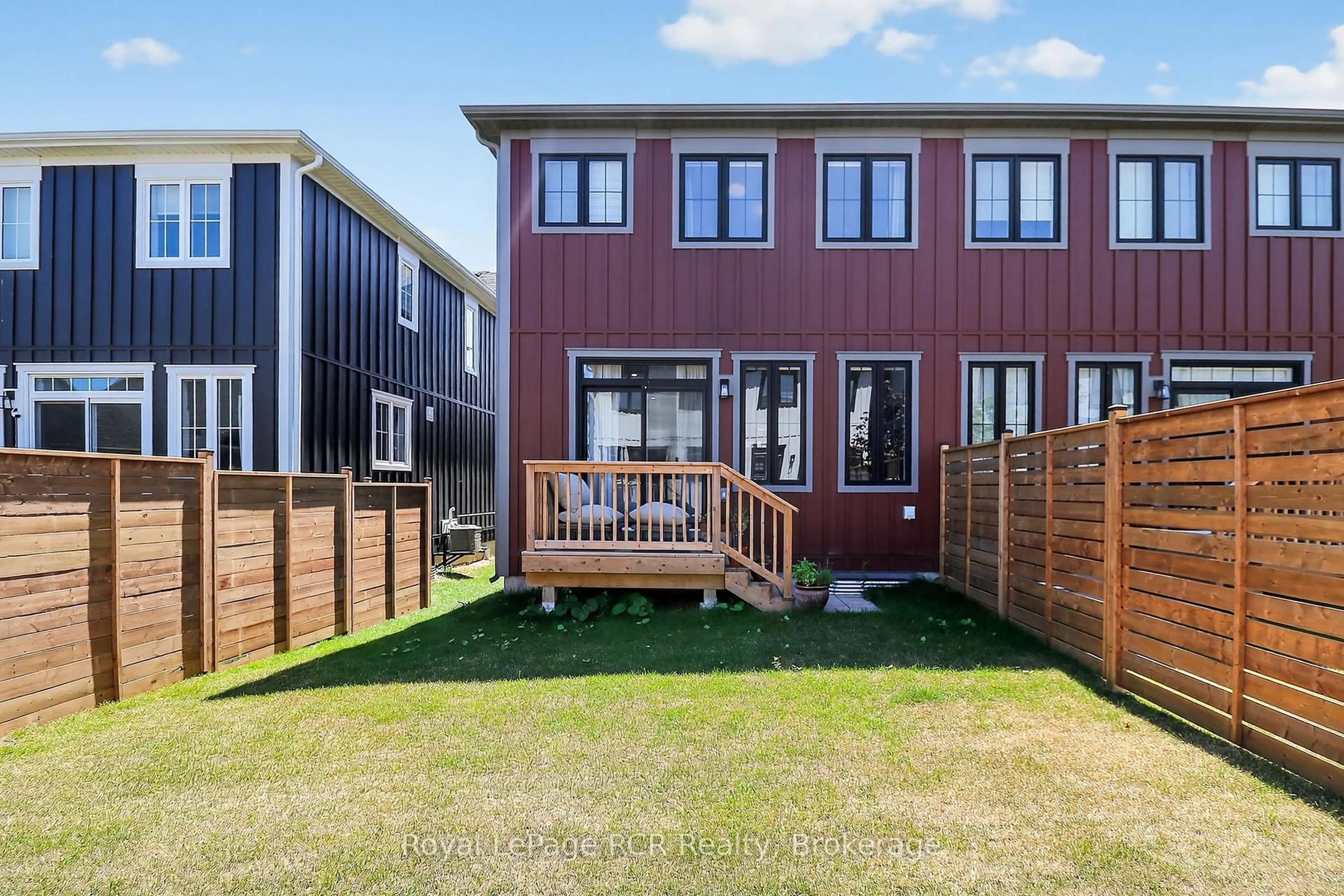 Home with vinyl exterior material, street for 130 Courtland St, Blue Mountains Ontario L9Y 5L8