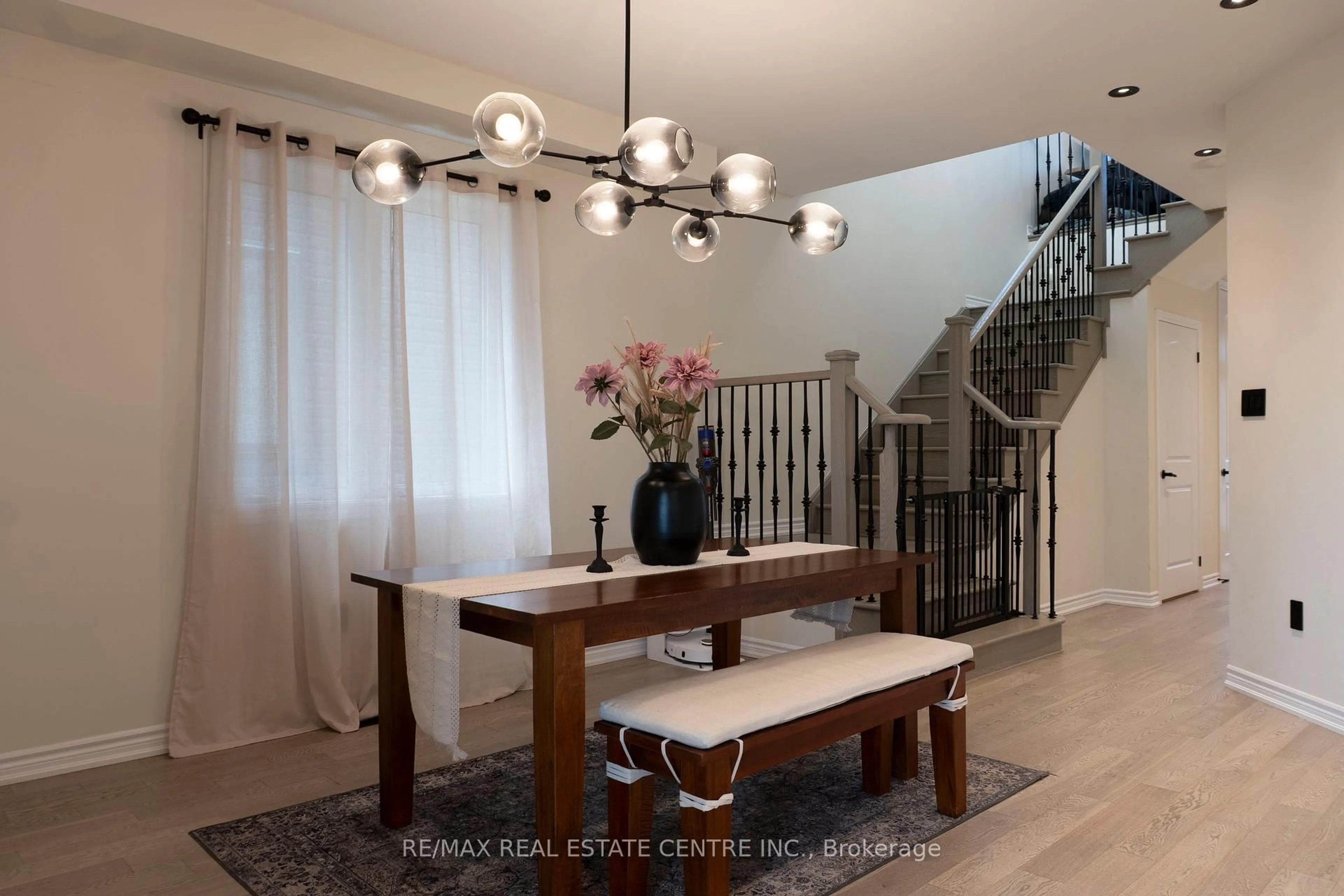Indoor entryway for 15 Cahill Dr, Brantford Ontario N3T 0V5