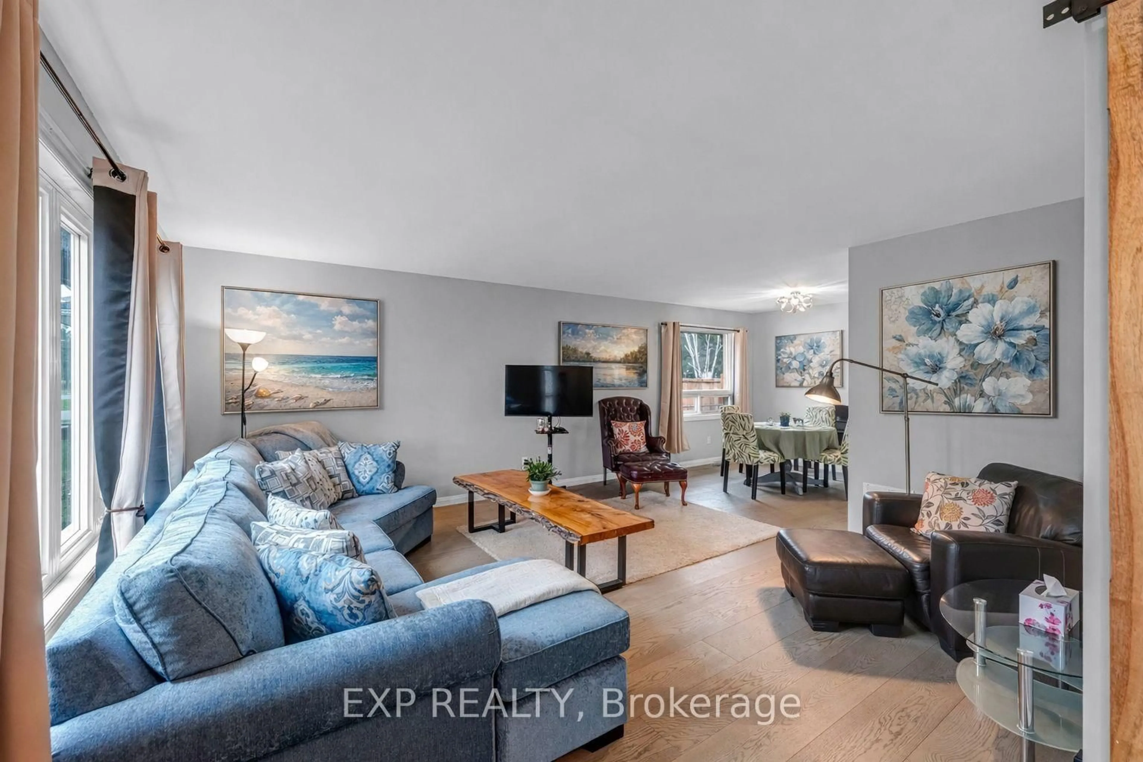 Living room with furniture, unknown for 164 Colborne St, Kawartha Lakes Ontario K9V 5Z8