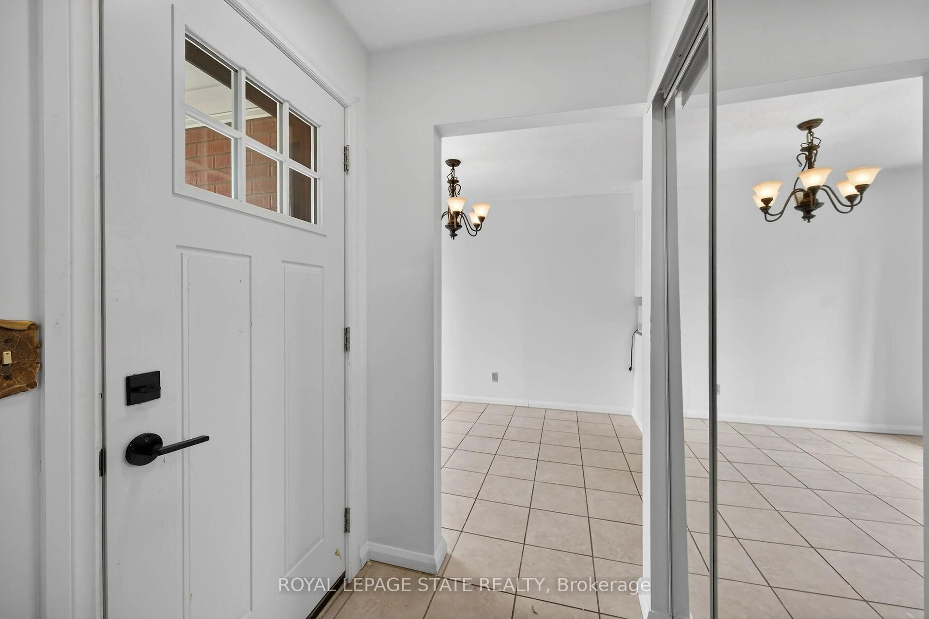Indoor entryway for 5558 White Church Rd, Hamilton Ontario L0R 1W0