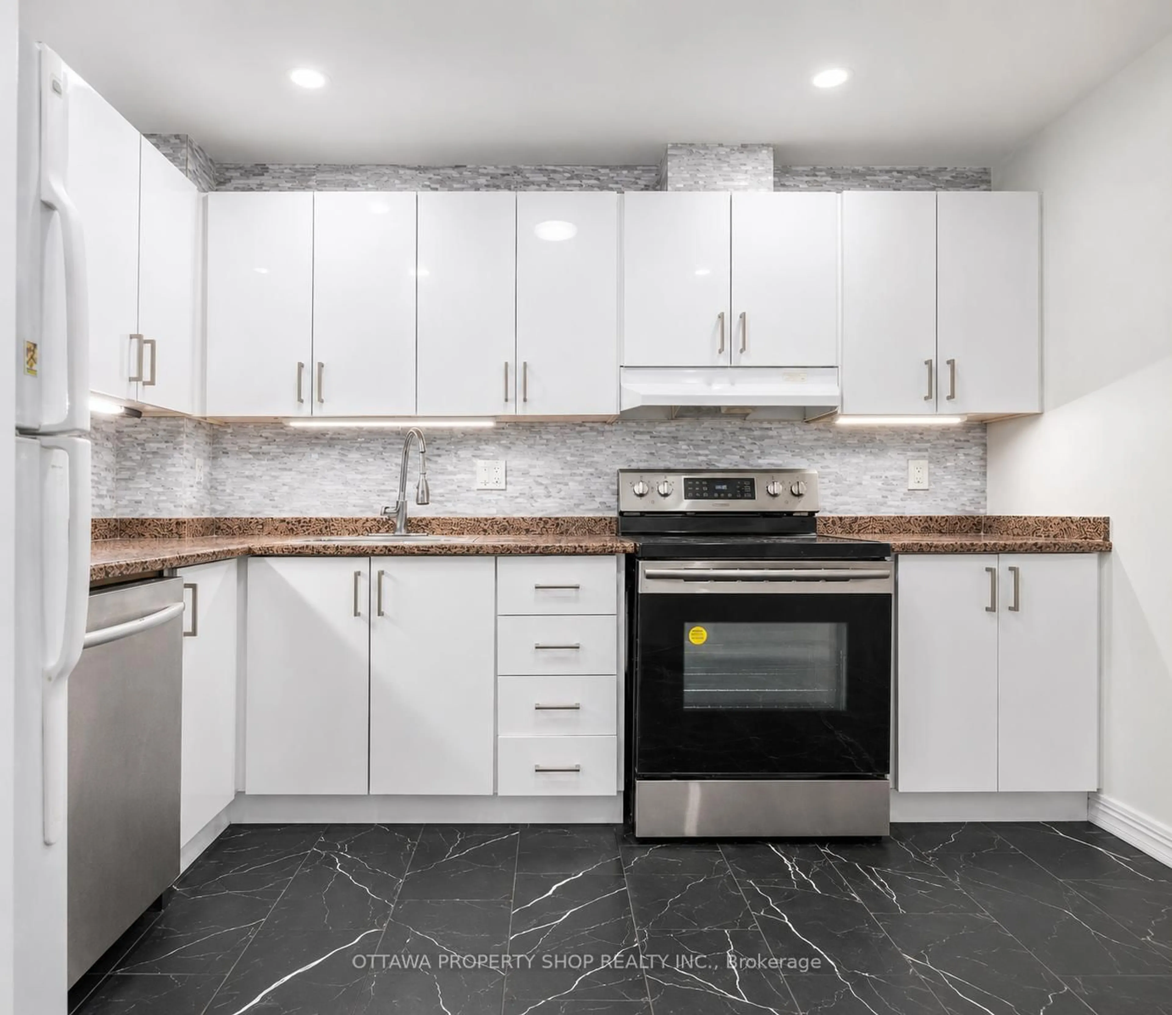 Standard kitchen, ceramic/tile floor for 825 Cahill Dr #185, Ottawa Ontario K1V 9N8