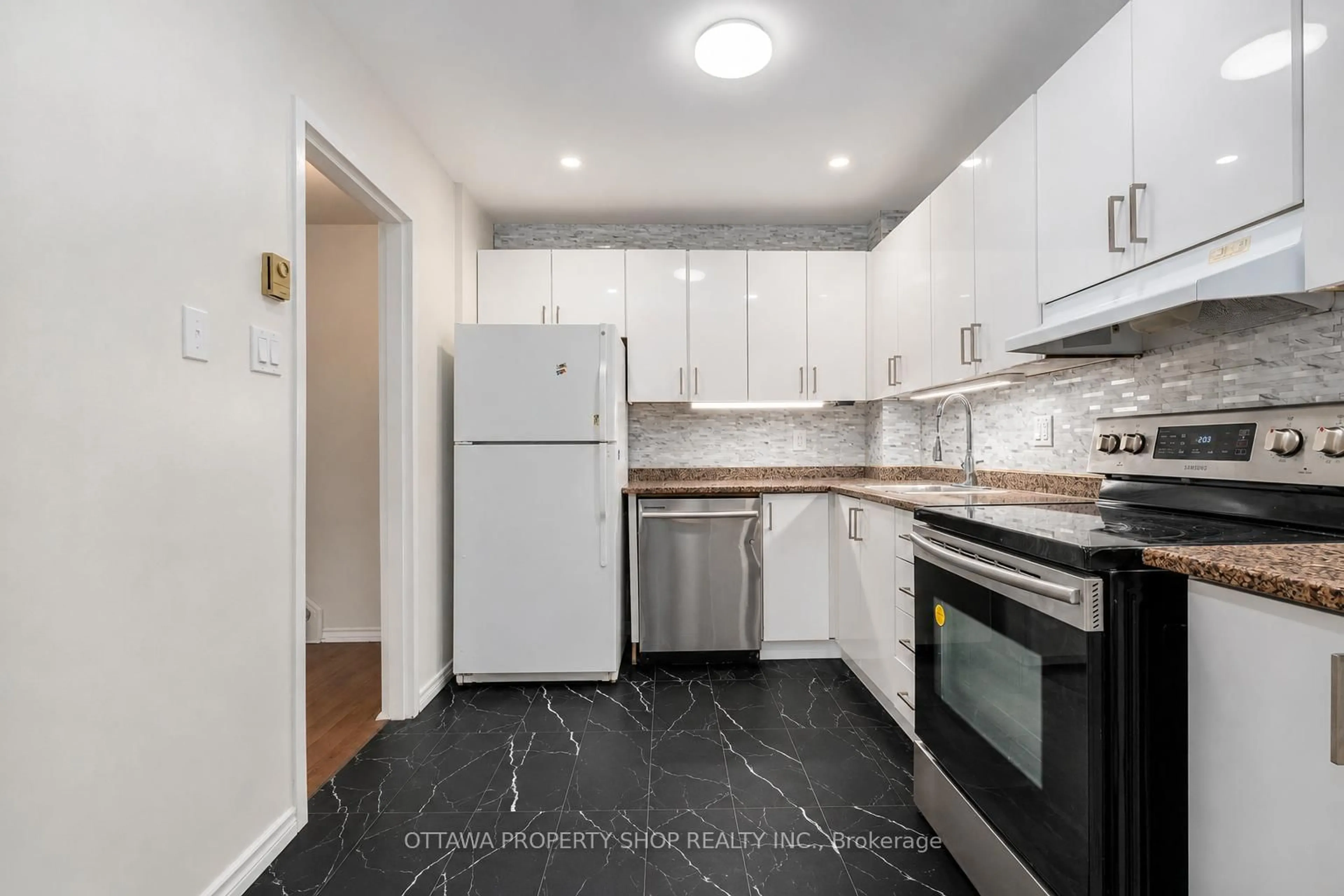 Standard kitchen, unknown for 825 Cahill Dr #185, Ottawa Ontario K1V 9N8
