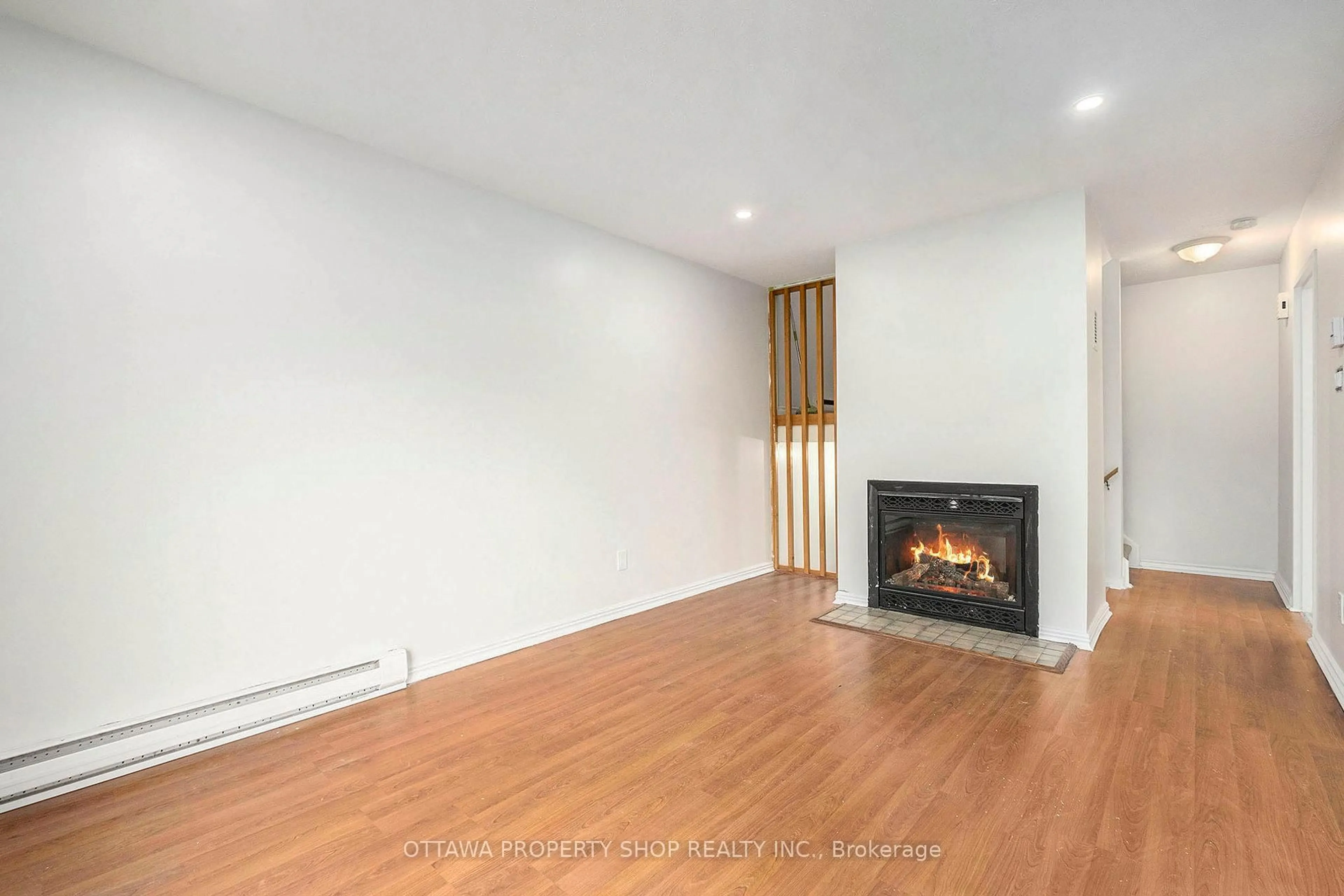 A pic of a room for 825 Cahill Dr #185, Ottawa Ontario K1V 9N8