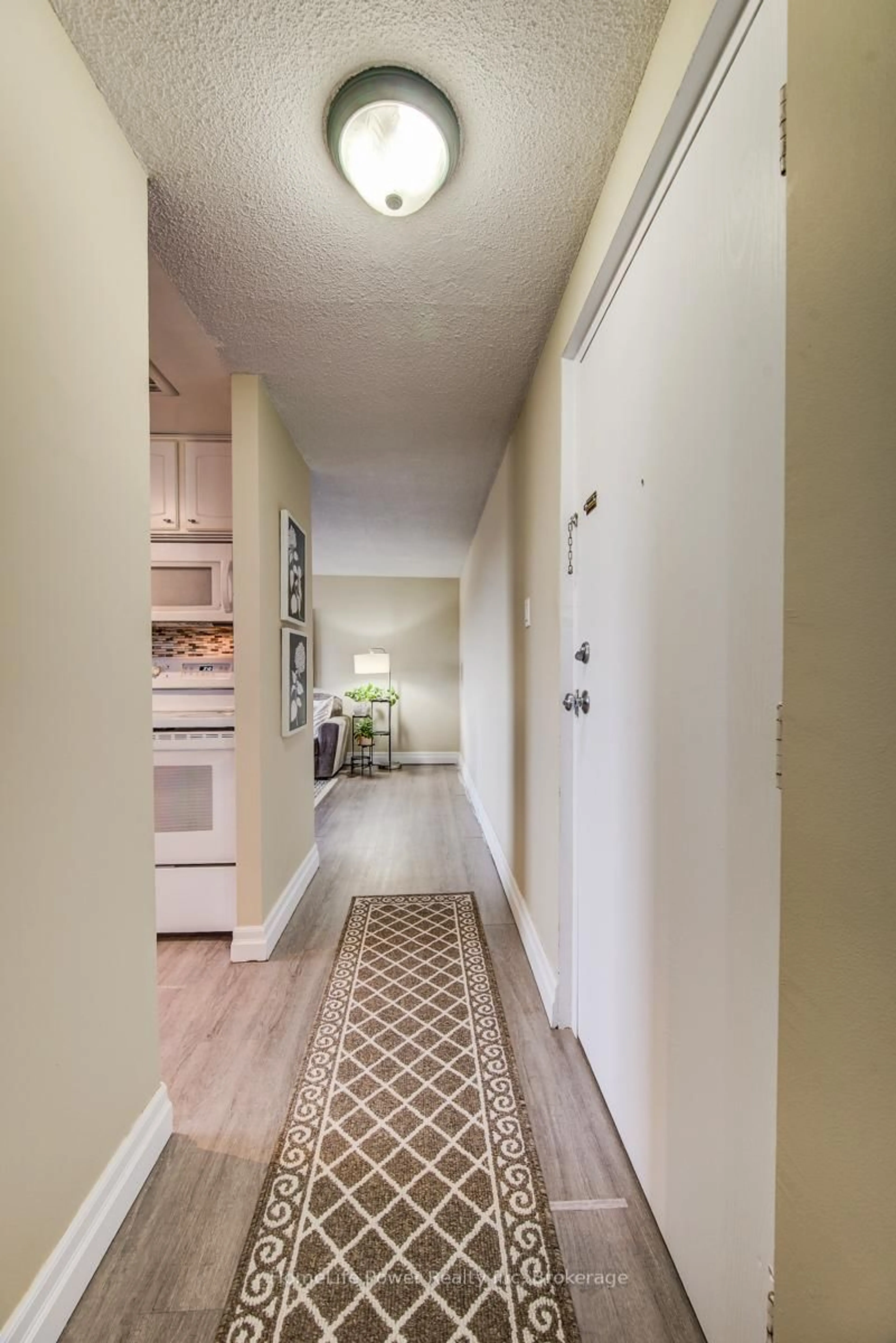 Indoor entryway for 4 Avalon Pl #303, Kitchener Ontario N2M 4N6