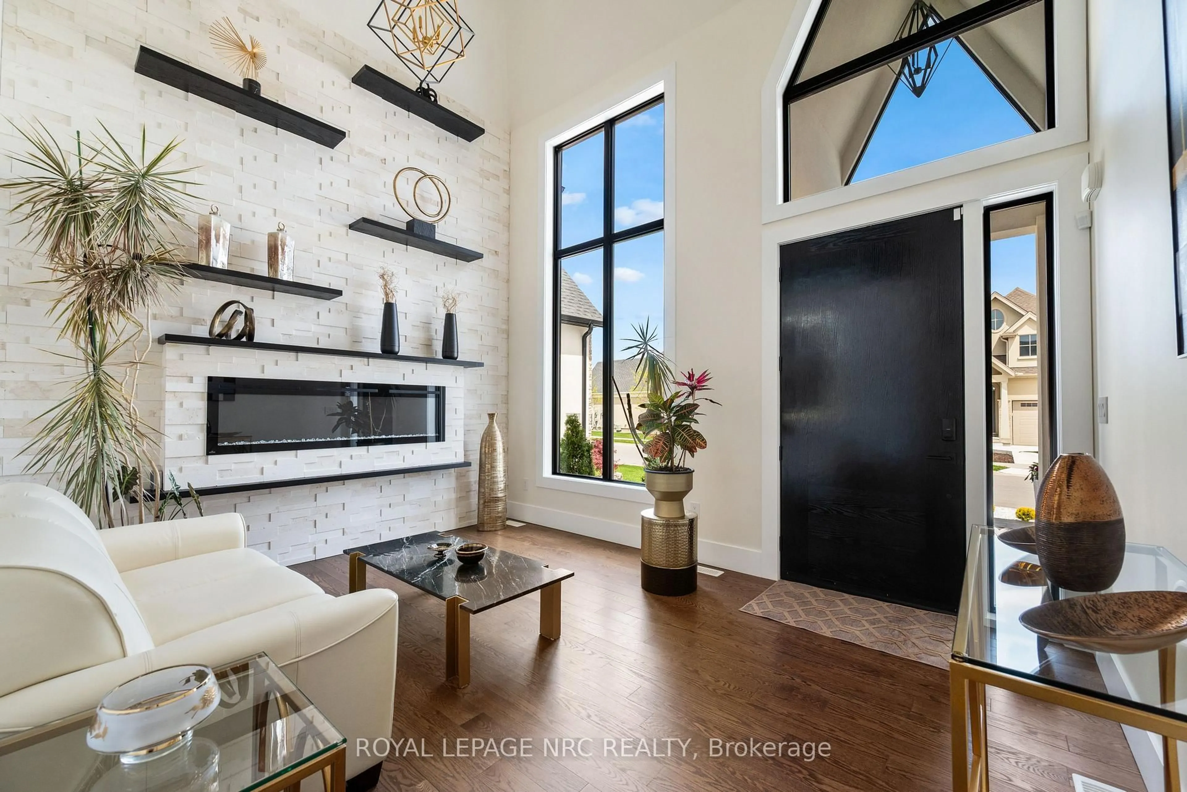 Indoor entryway for 74 Millpond Rd, Niagara-on-the-Lake Ontario L0S 1J0