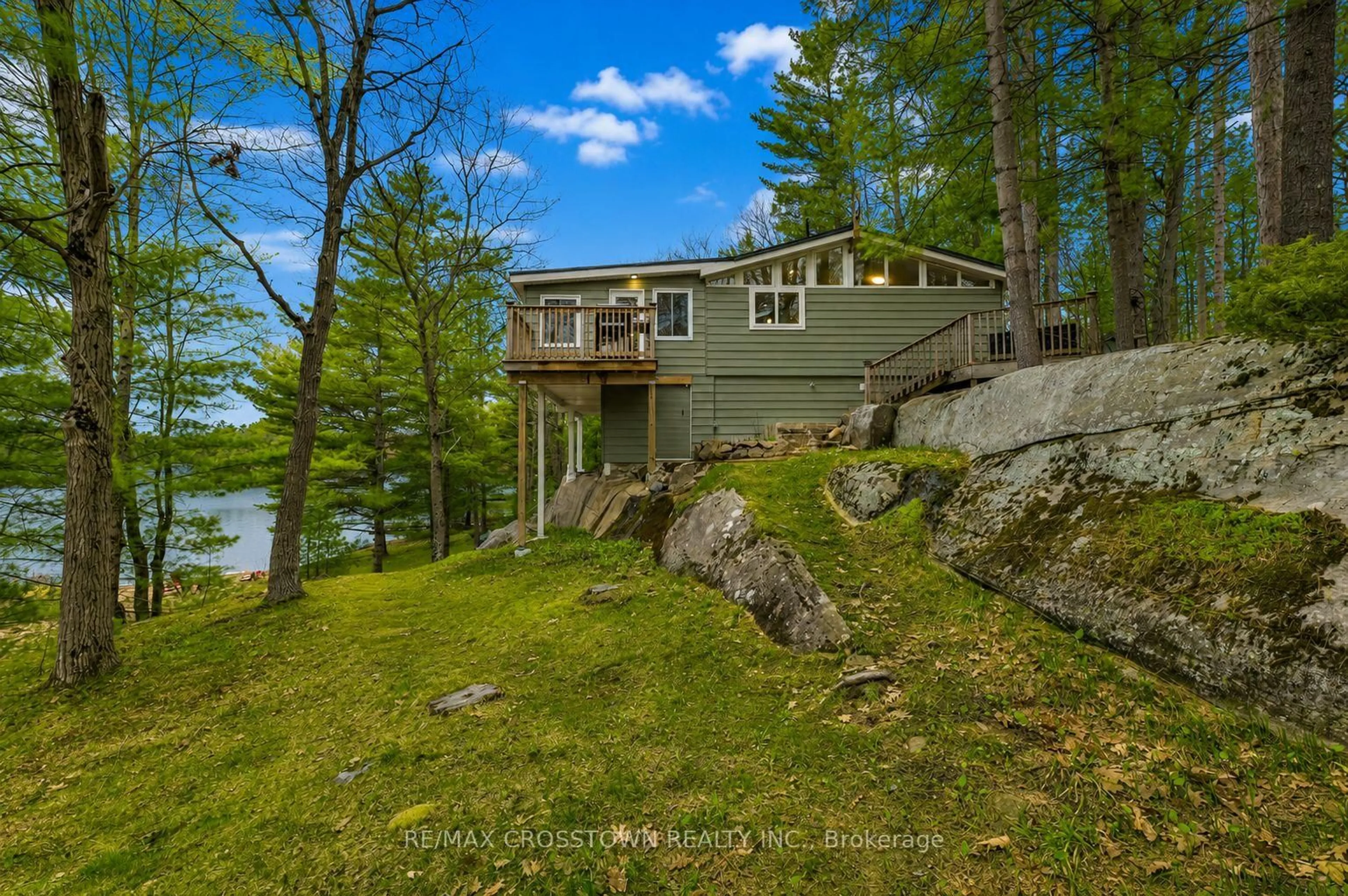 A pic from outside/outdoor area/front of a property/back of a property/a pic from drone, water/lake/river/ocean view for 607 Juniper Dr, Gravenhurst Ontario P1P 1R1