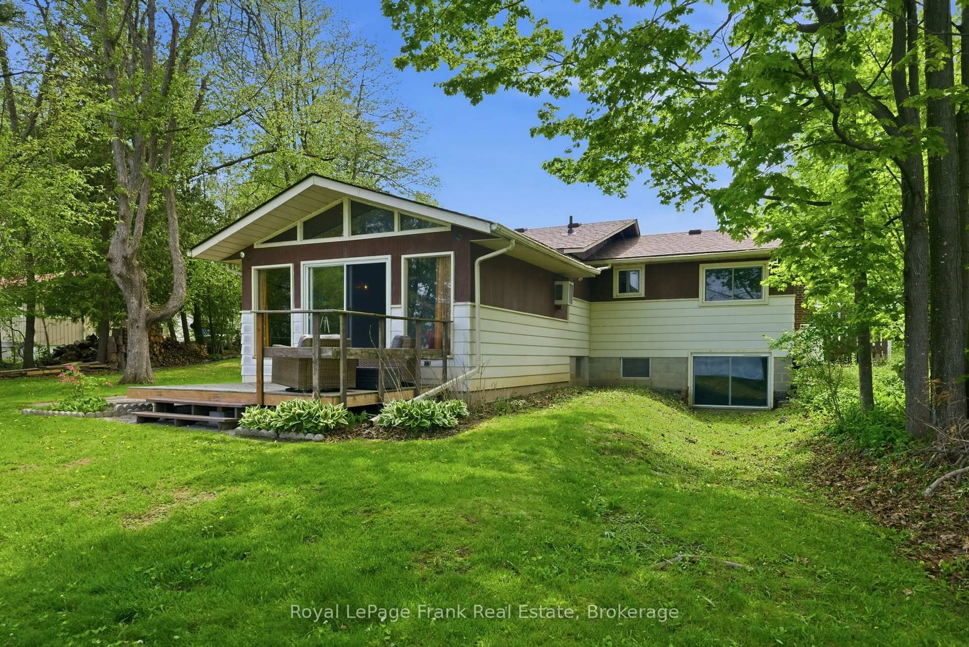 Home with vinyl exterior material, water/lake/river/ocean view for 54 Butternut Dr, Kawartha Lakes Ontario K9V 4R1