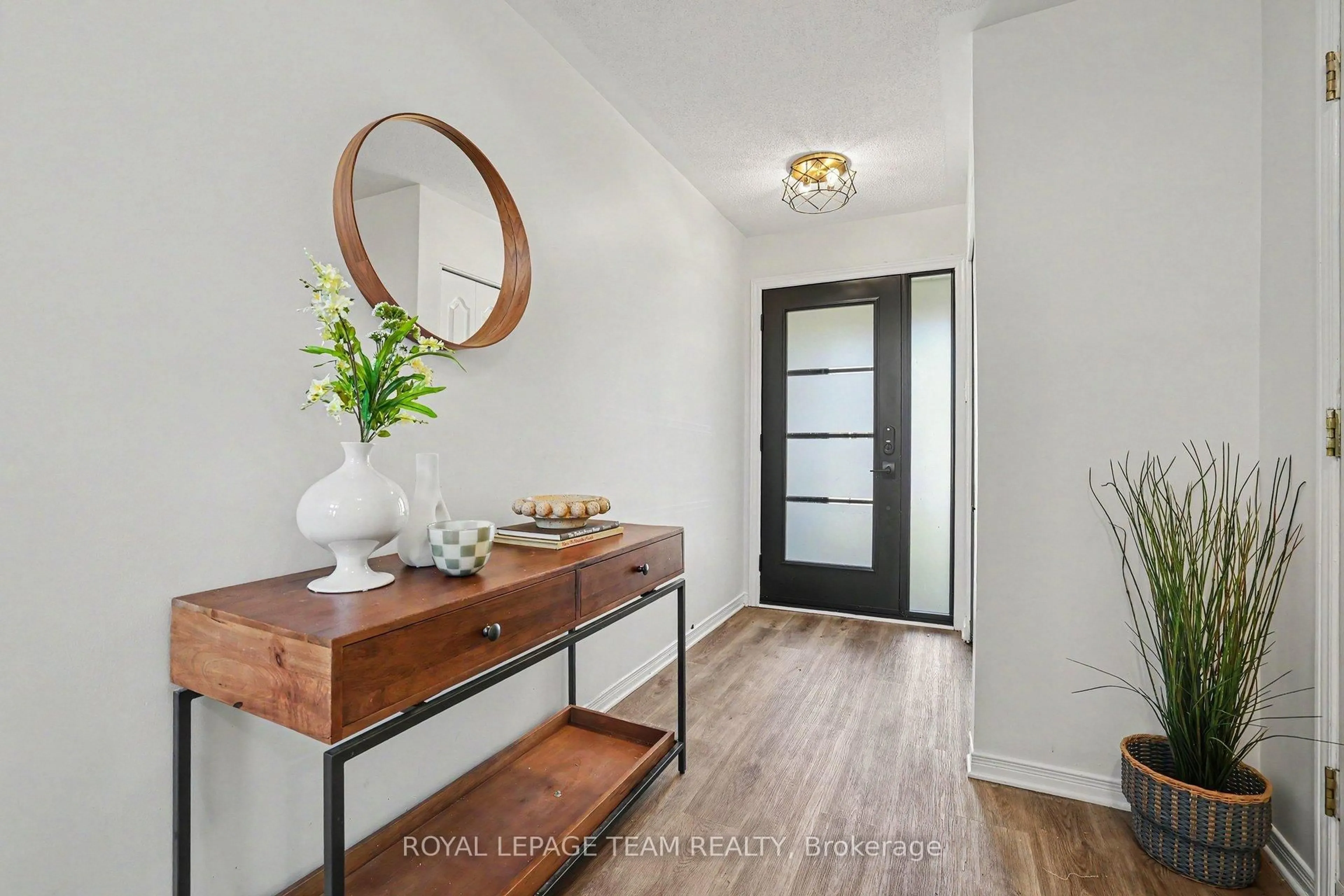 Indoor entryway for 107 Woodpark Way, Ottawa Ontario K2J 4C7