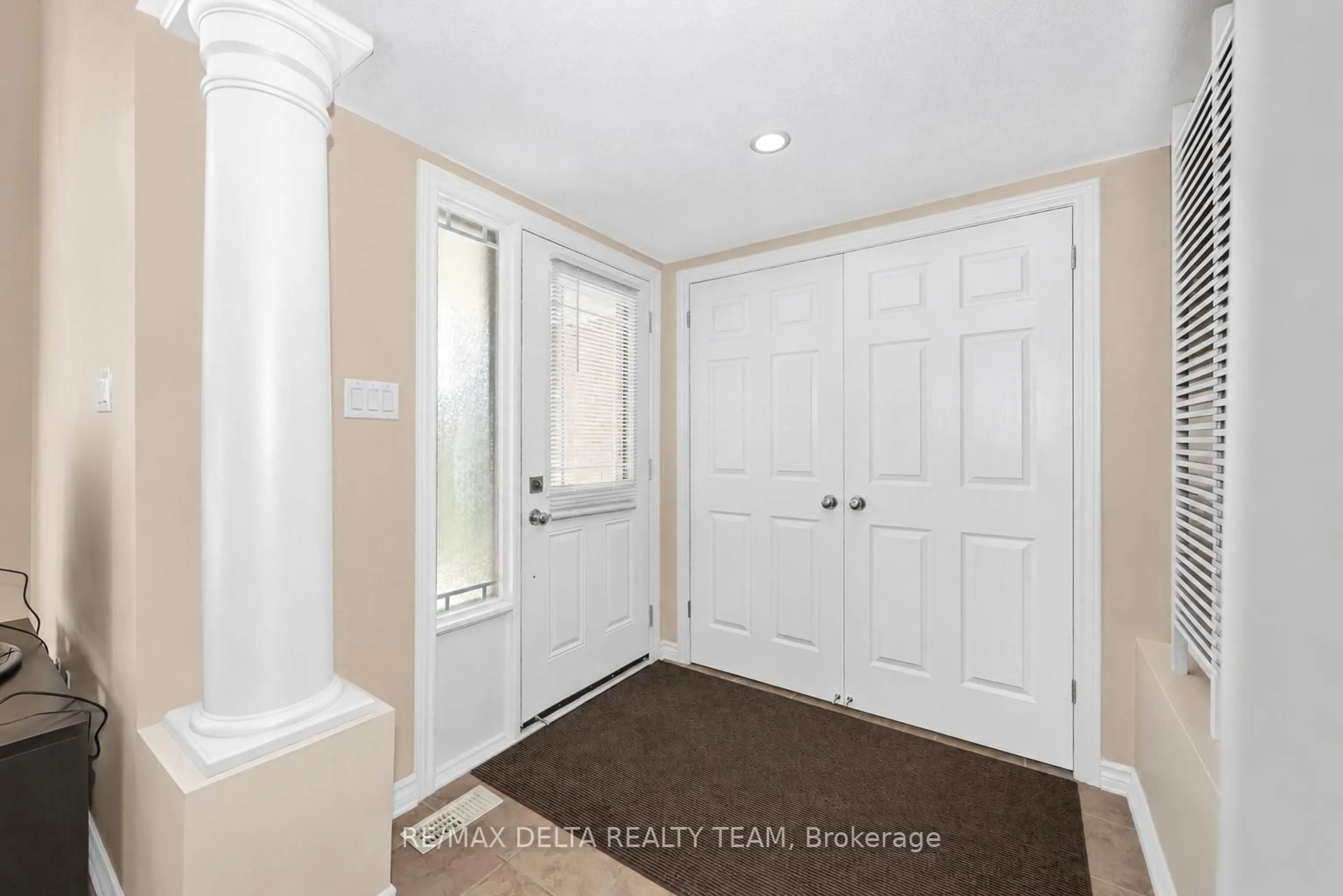Indoor entryway for 310 Sarabella St, Ottawa Ontario K4A 0A3