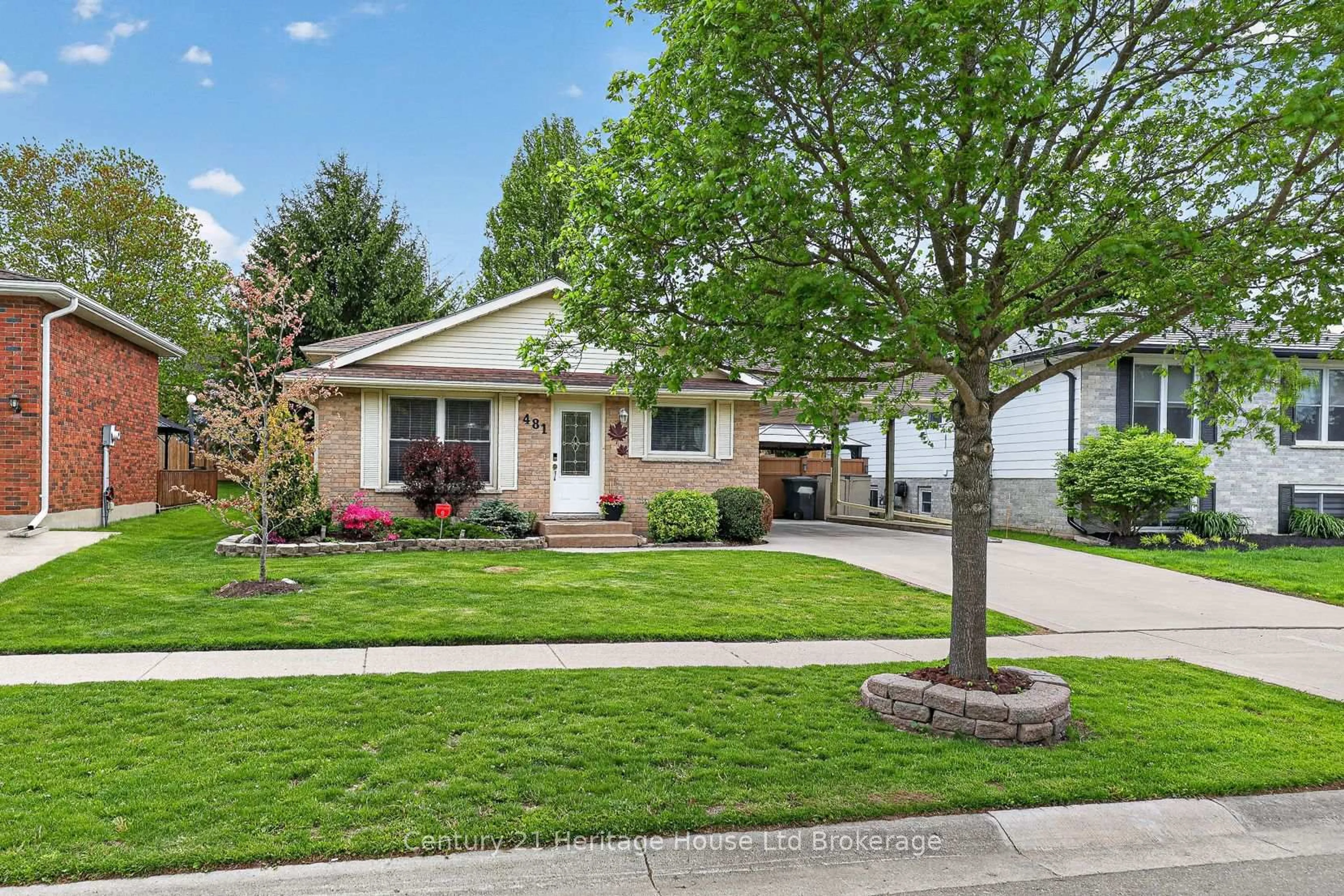 Home with vinyl exterior material, street for 481 Ojibway St, Woodstock Ontario N4T 1C6