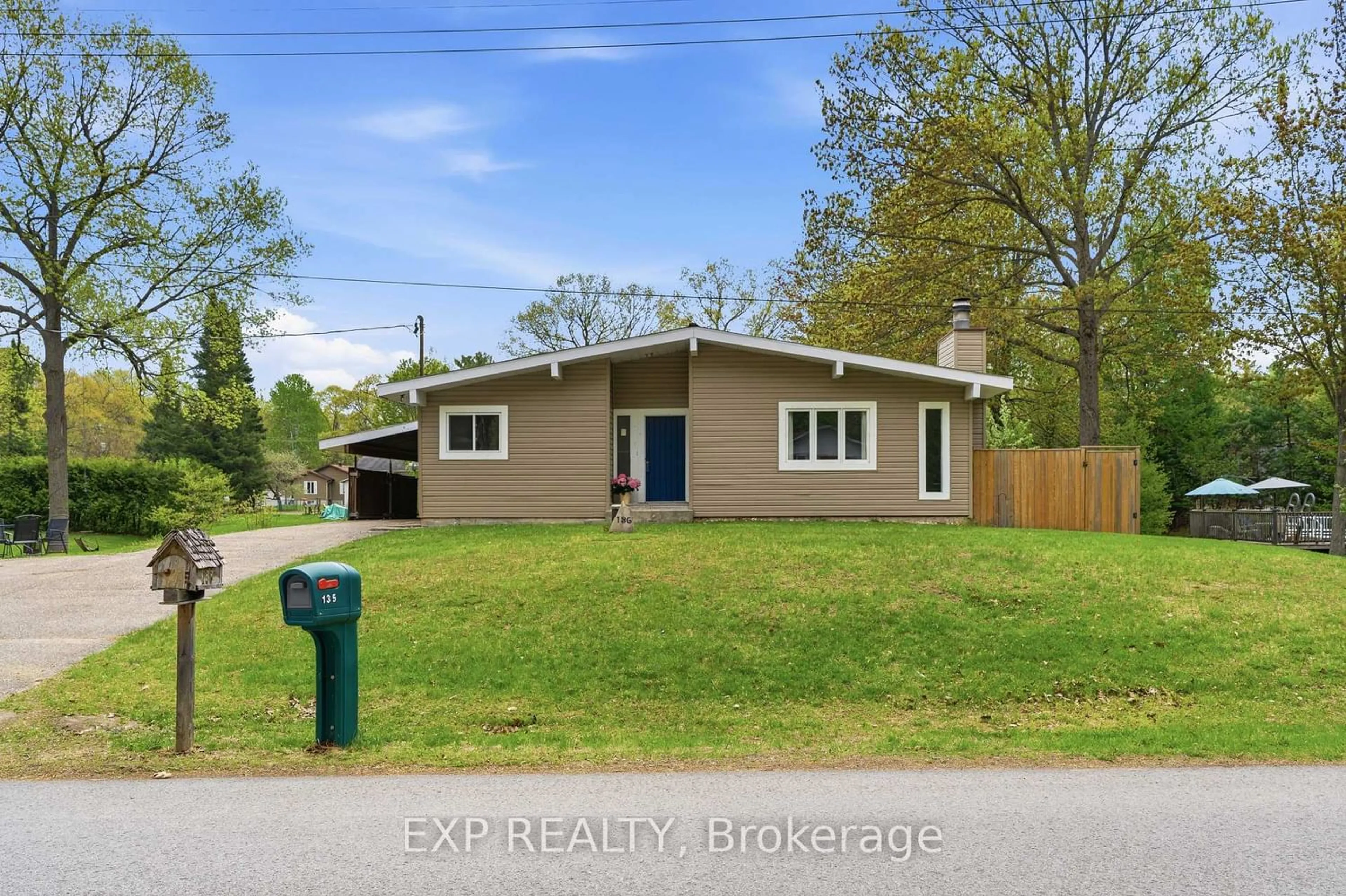 A pic from outside/outdoor area/front of a property/back of a property/a pic from drone, street for 136 Resthaven Ave, Ottawa Ontario K0A 3M0