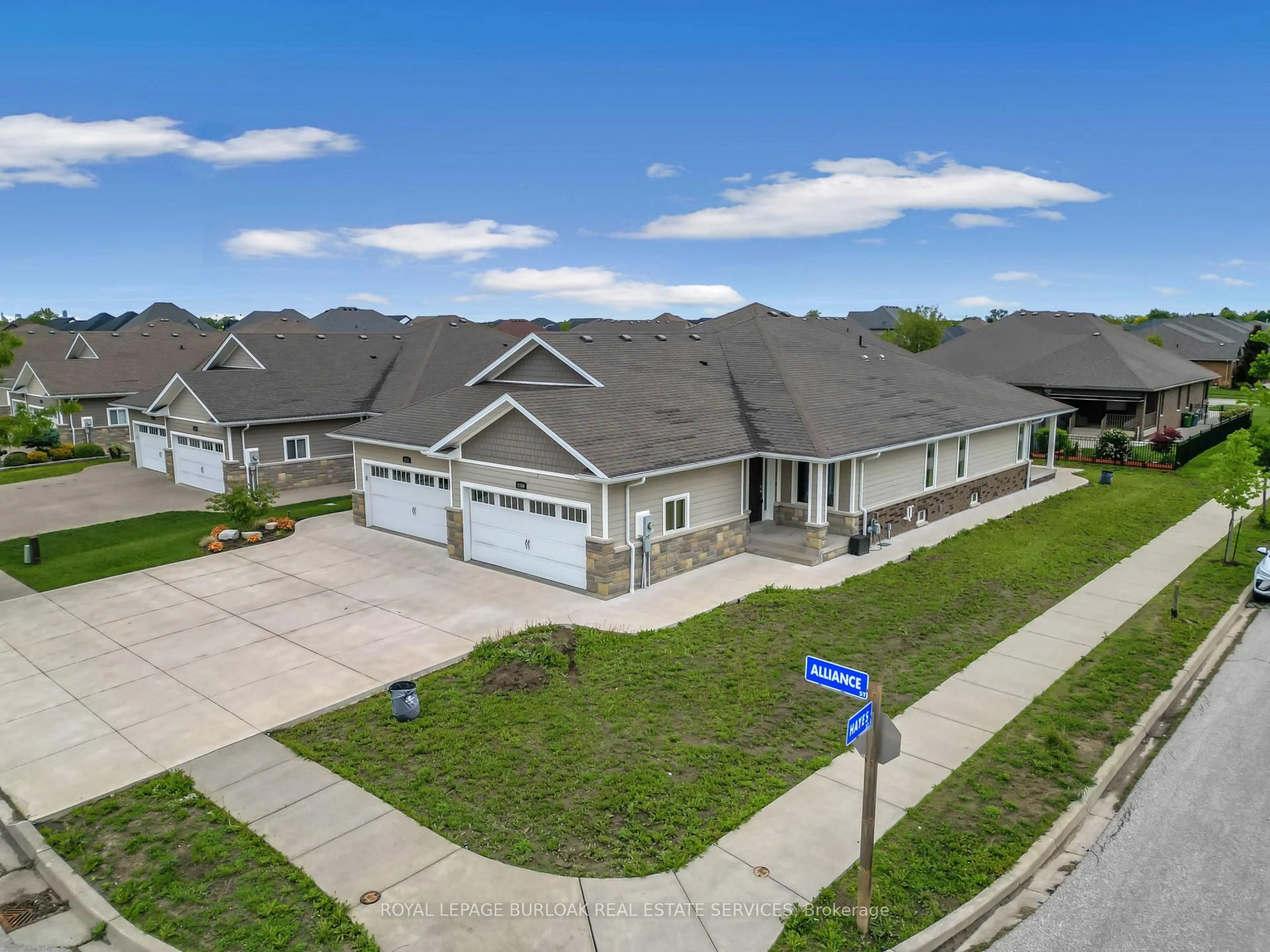 A pic from outside/outdoor area/front of a property/back of a property/a pic from drone, street for 1160 Alliance St, LaSalle Ontario N9H 0C3