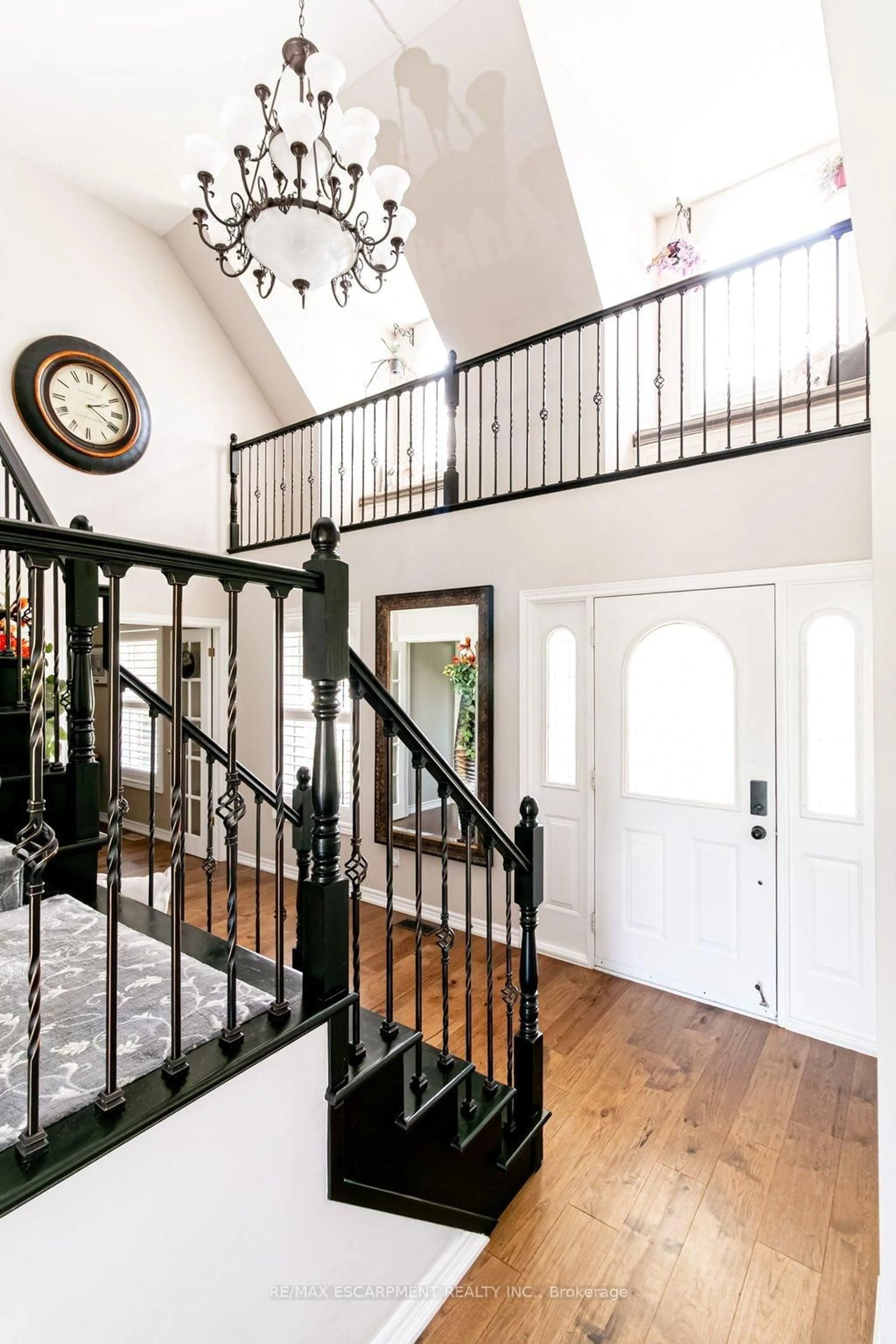 Indoor entryway for 32A Haldimand Tr, Haldimand Ontario N1A 1W9