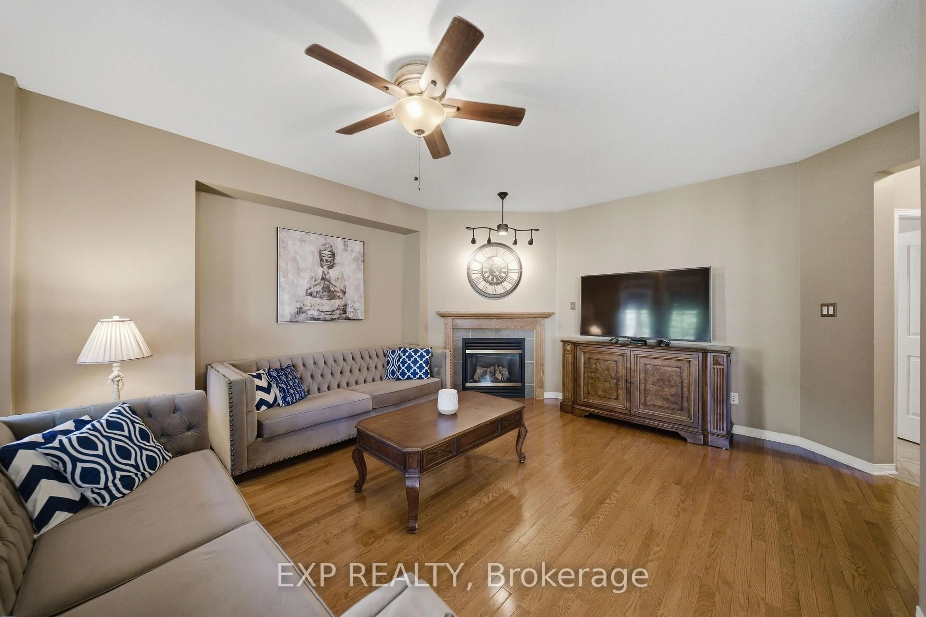 Living room with furniture, unknown for 49 Pondhollow Way, Ottawa Ontario K2J 5E4