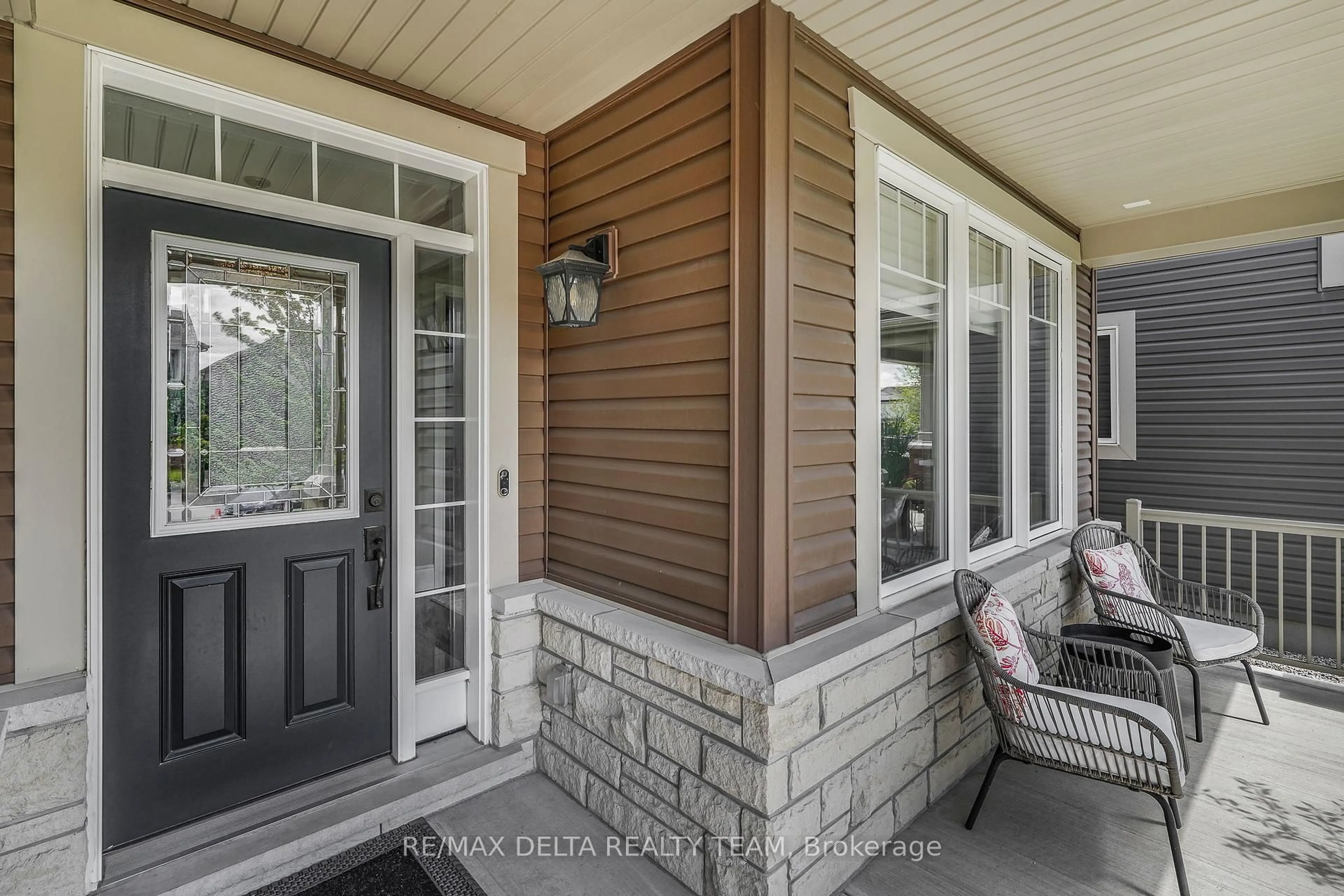 Indoor entryway for 110 Sweetvalley Dr, Ottawa Ontario K4A 1A4