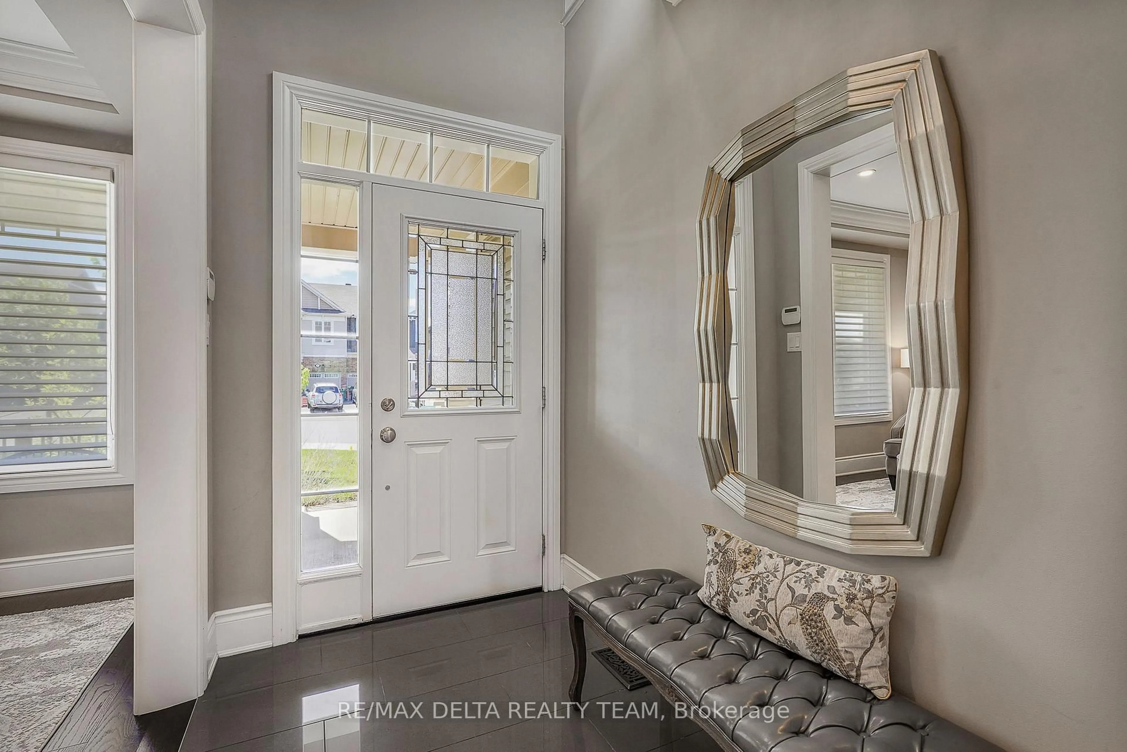 Indoor entryway for 110 Sweetvalley Dr, Ottawa Ontario K4A 1A4