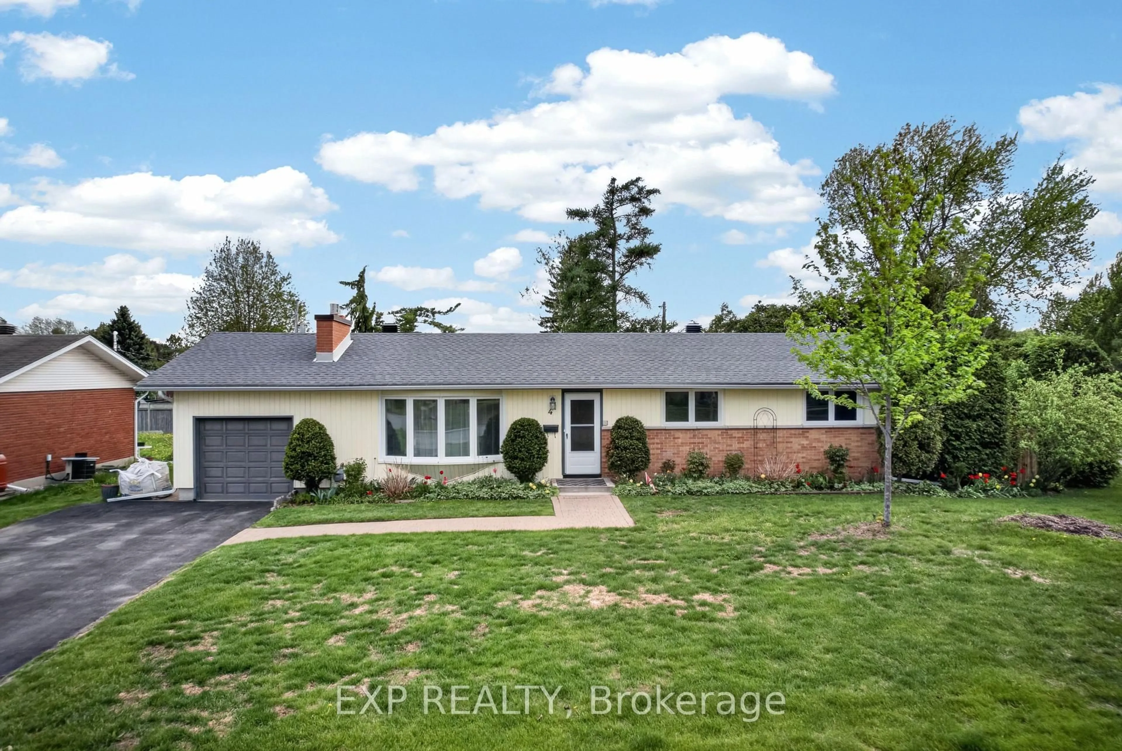 A pic from outside/outdoor area/front of a property/back of a property/a pic from drone, street for 4 Wolmsley Cres, Ottawa Ontario K2G 1J4