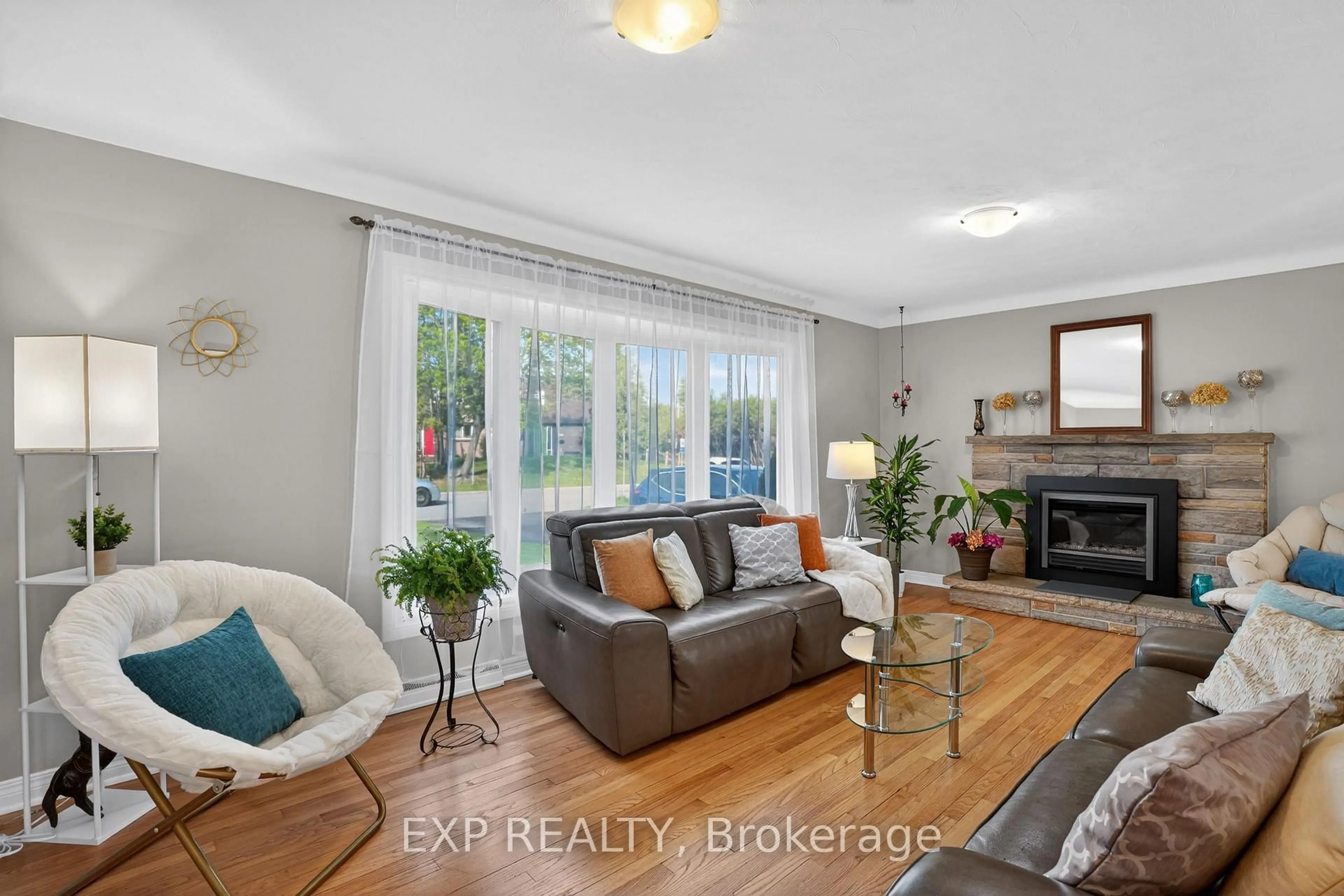 Living room with furniture, unknown for 4 Wolmsley Cres, Ottawa Ontario K2G 1J4