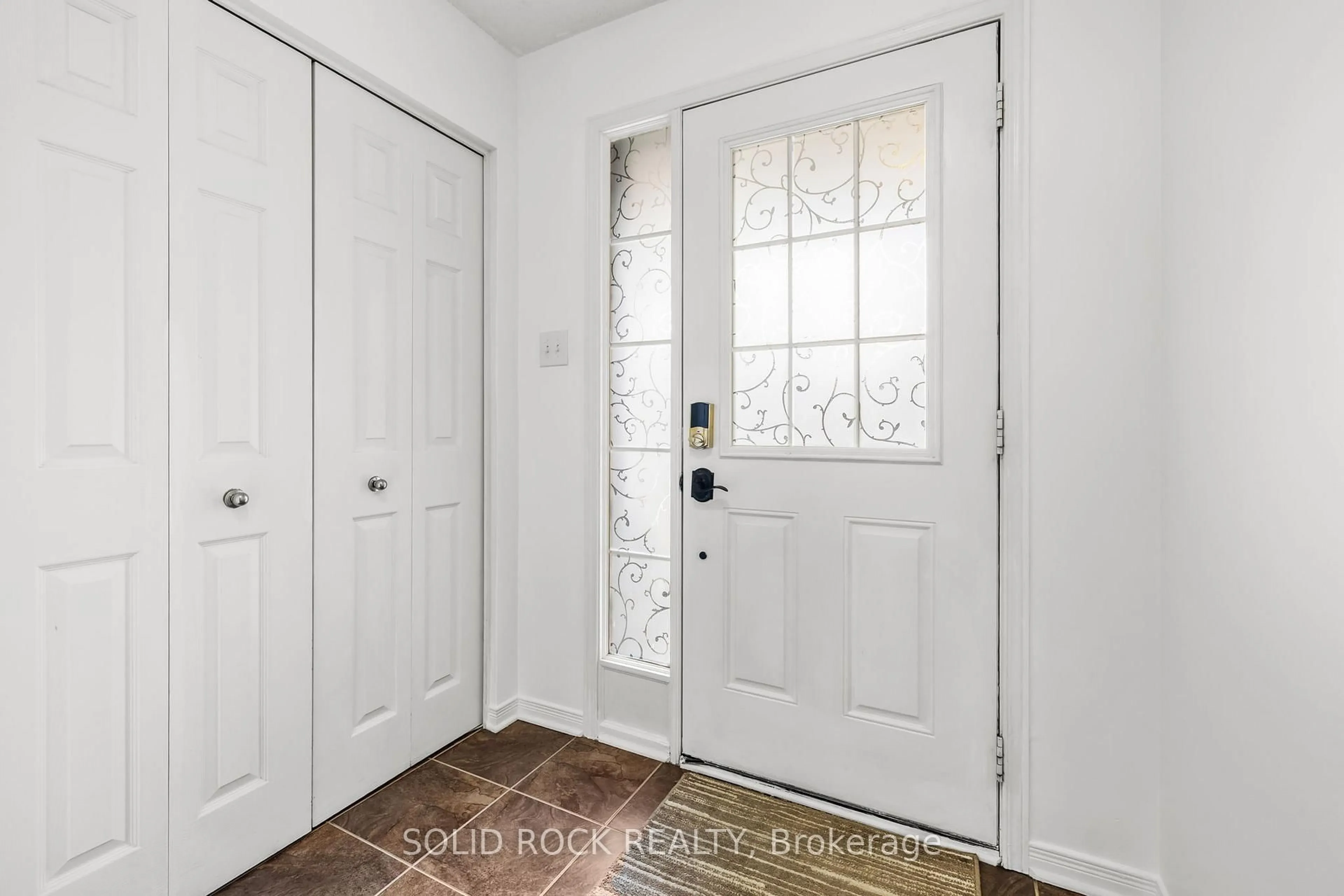 Indoor entryway for 438 Haresfield Crt, Ottawa Ontario K4M 0B6