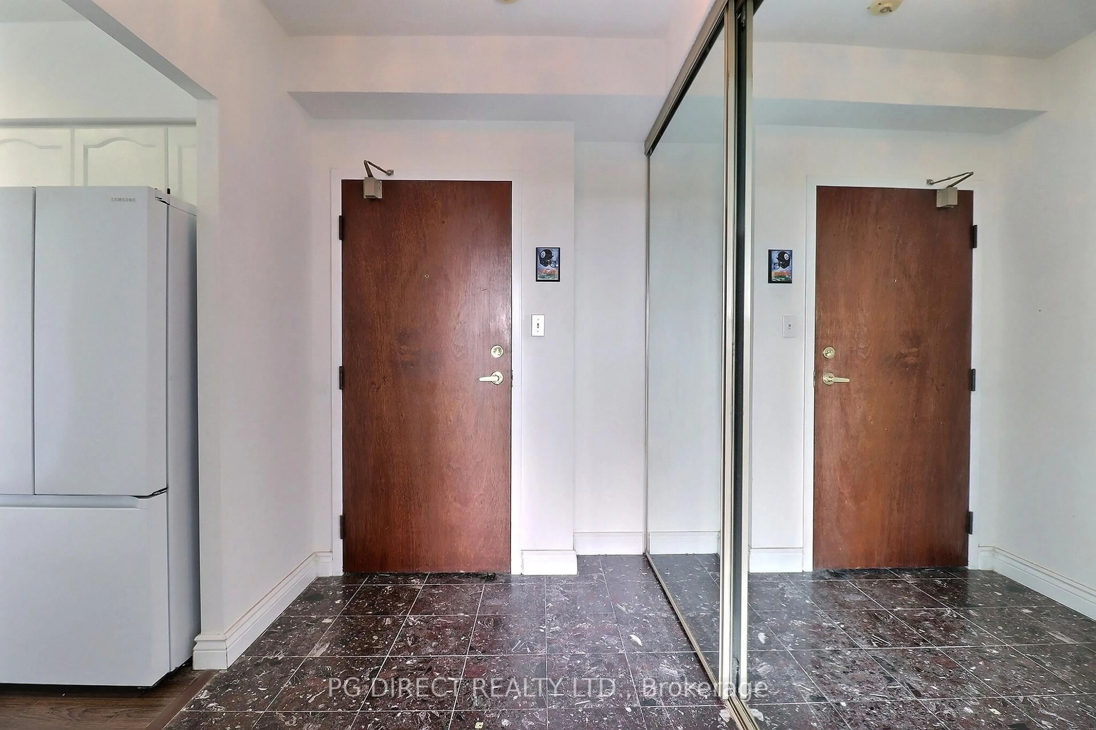 Indoor foyer for 744 Wonderland Rd #704, London South Ontario N6K 4K3