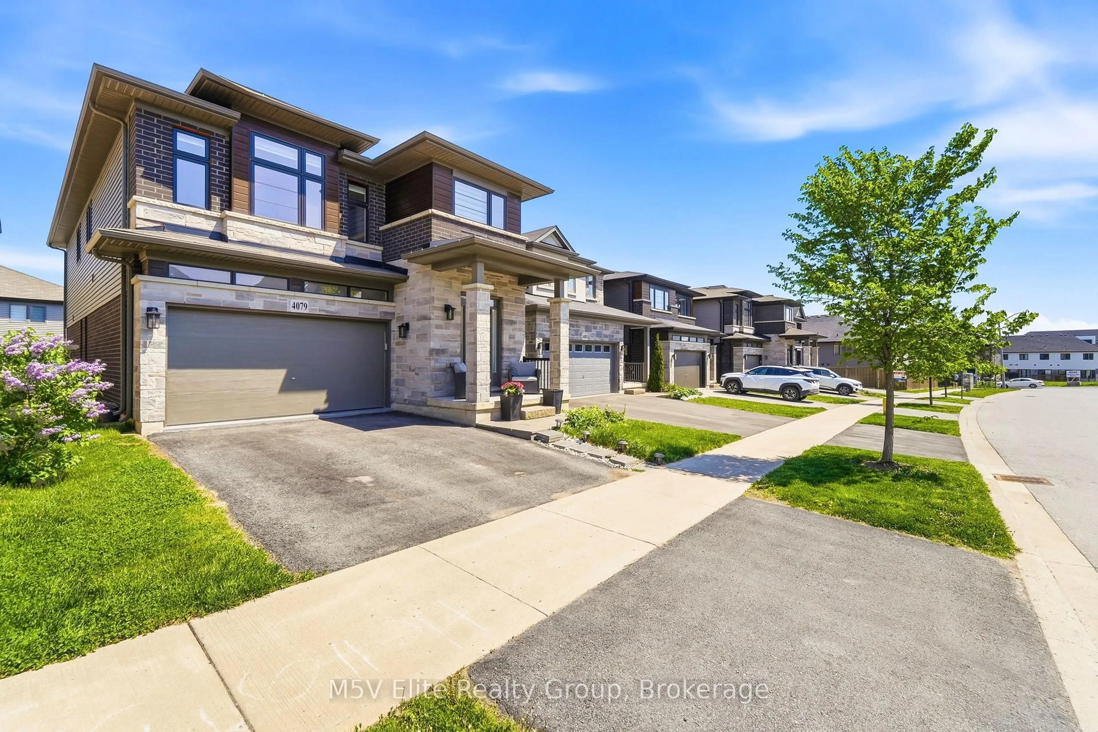 A pic from outside/outdoor area/front of a property/back of a property/a pic from drone, street for 4079 HEALING St, Lincoln Ontario L0R 1B4