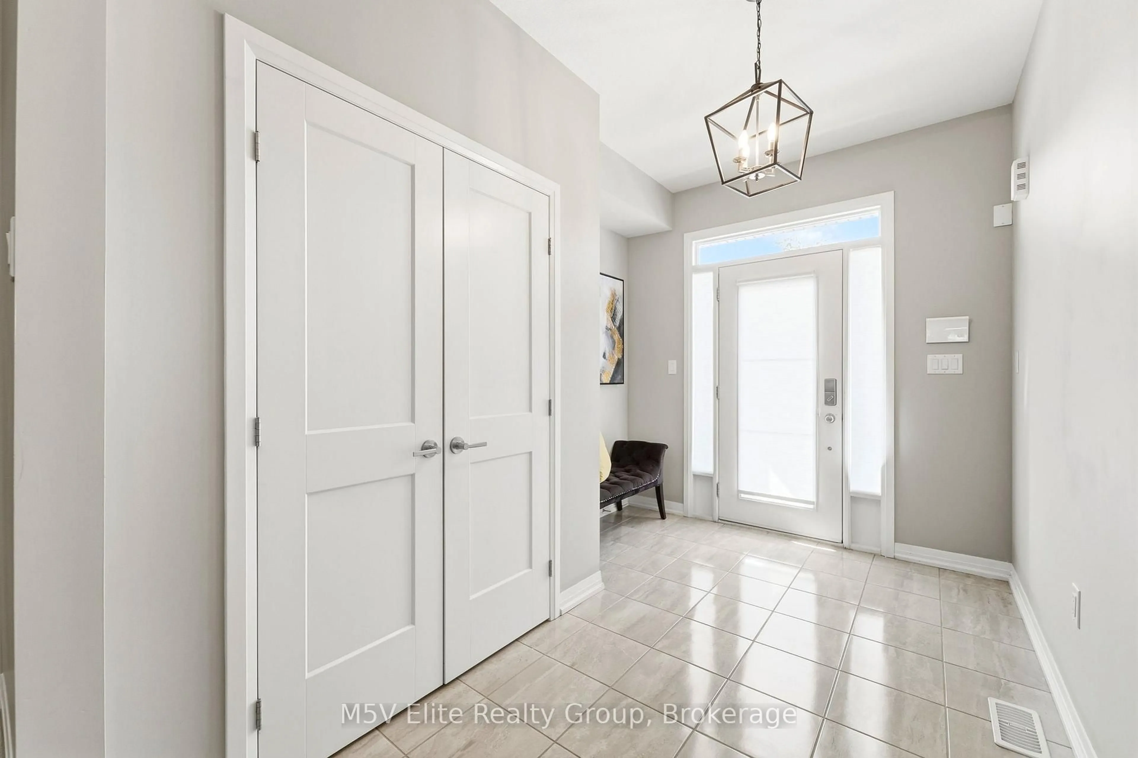 Indoor entryway for 4079 HEALING St, Lincoln Ontario L0R 1B4