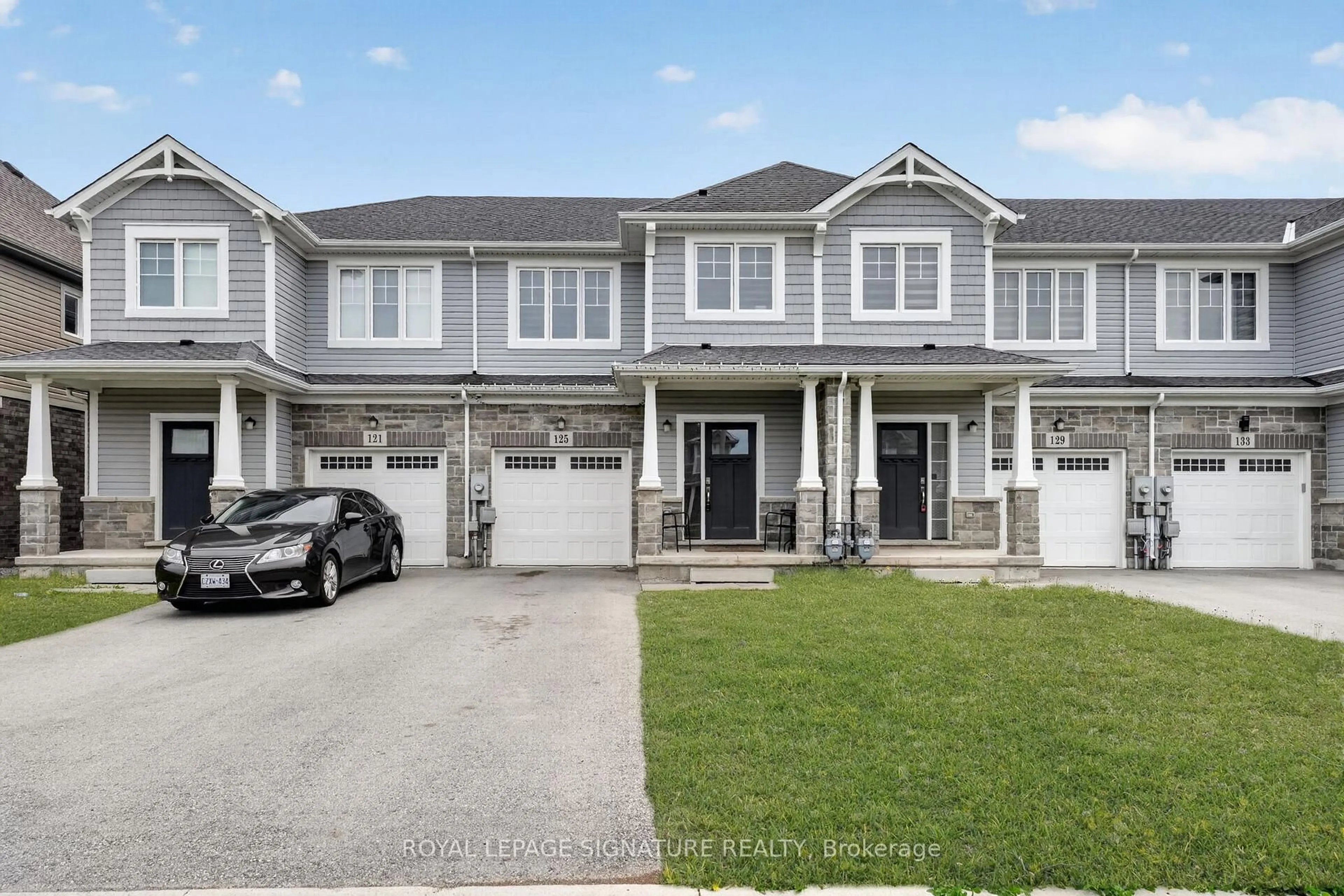 Home with vinyl exterior material, street for 125 Sunflower Pl, Welland Ontario L3C 0H9