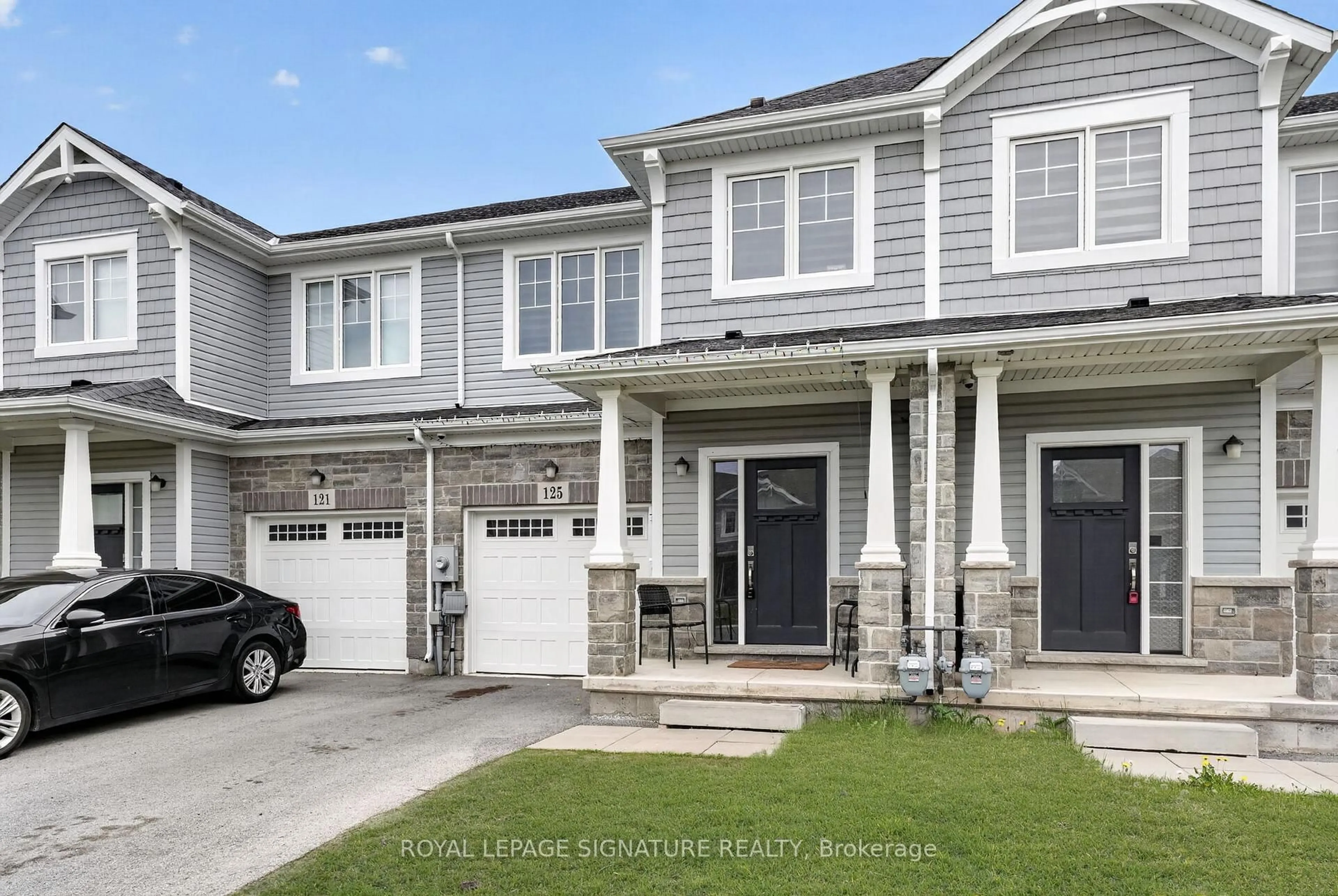 Home with vinyl exterior material, street for 125 Sunflower Pl, Welland Ontario L3C 0H9