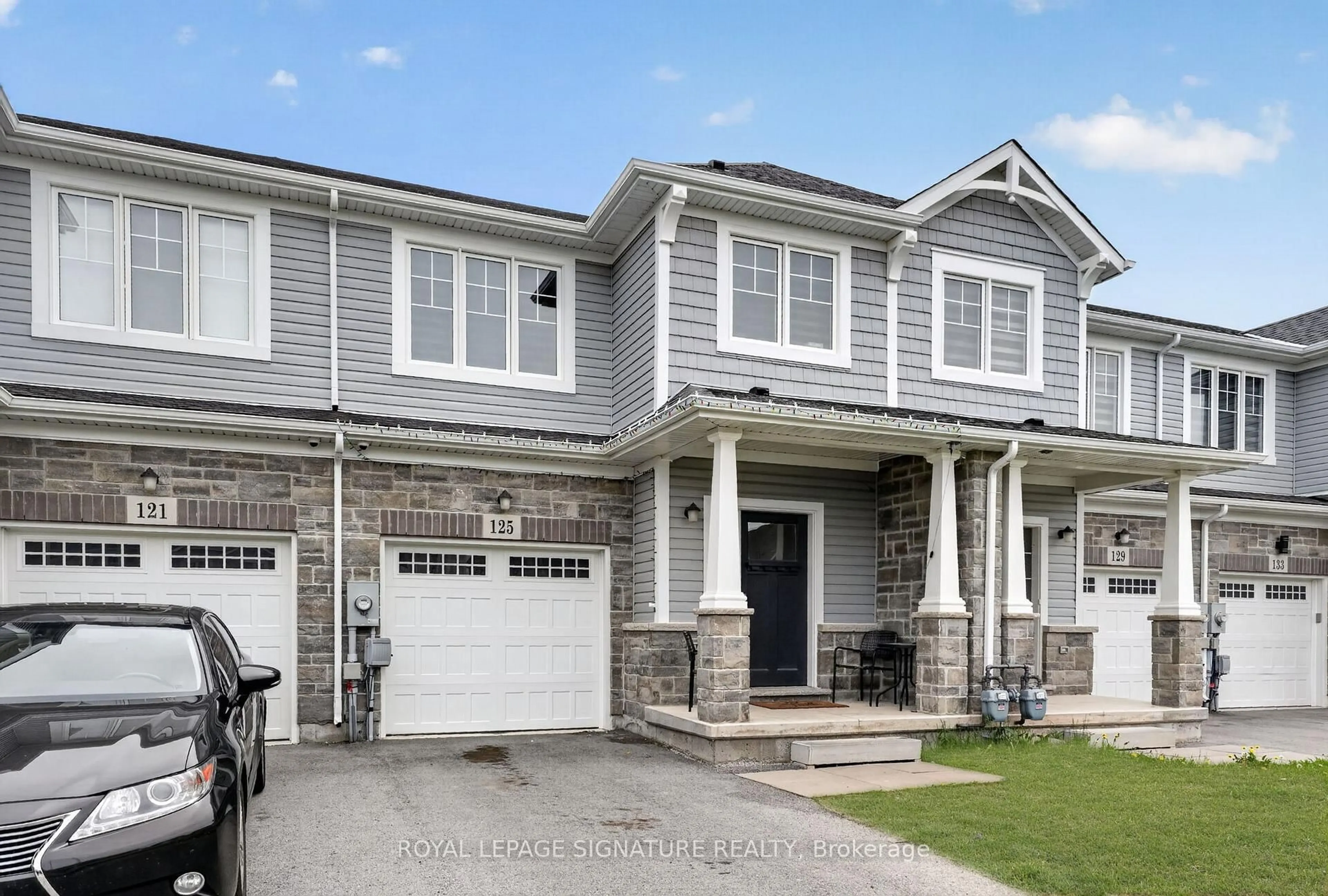 Home with vinyl exterior material, street for 125 Sunflower Pl, Welland Ontario L3C 0H9